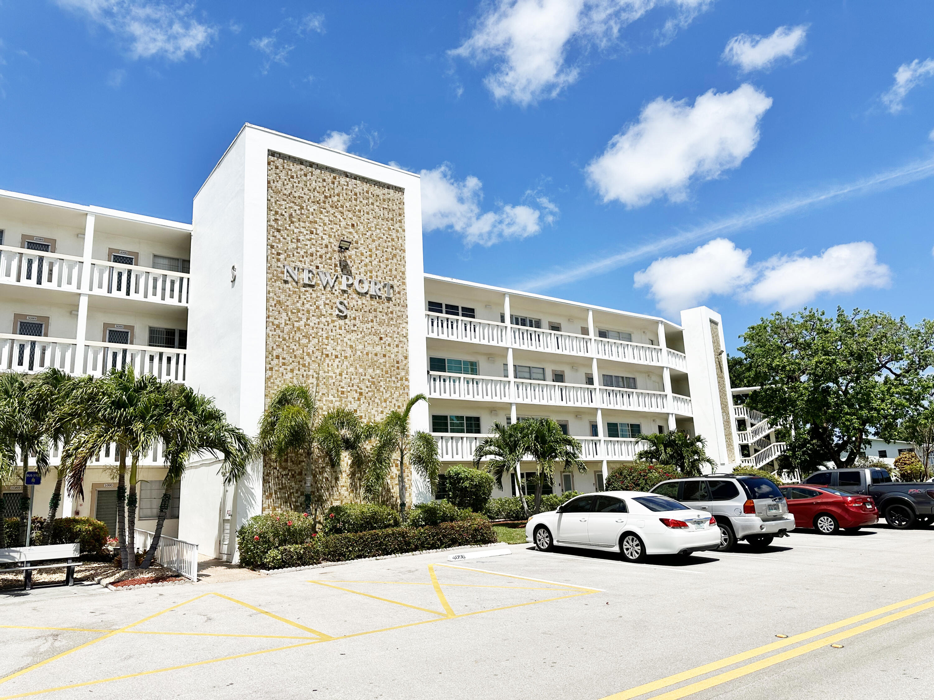 2BR – Condominium at 3097 Newport S #3097