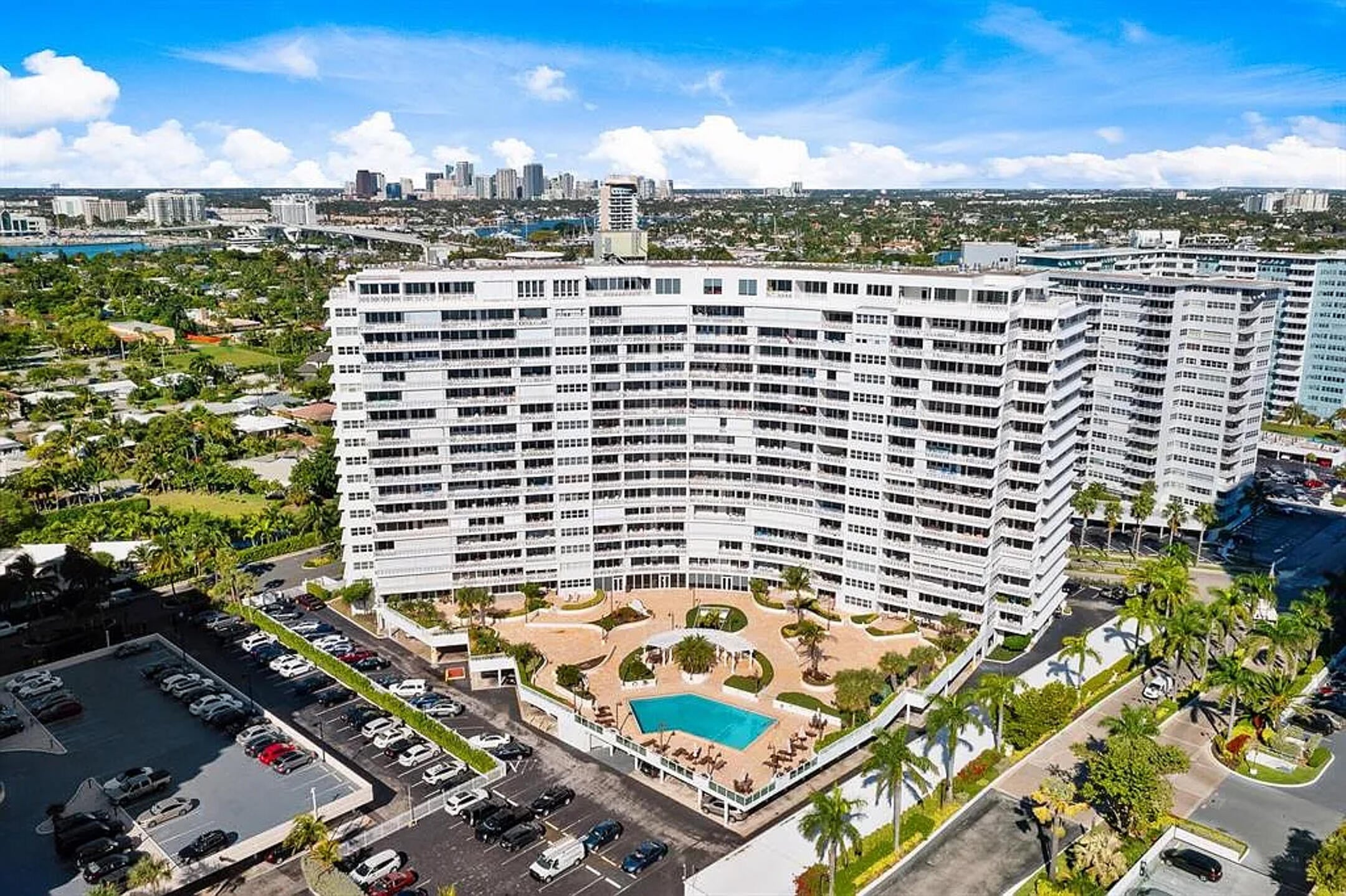 3BR – Condominium at 2000 S Ocean Drive #810