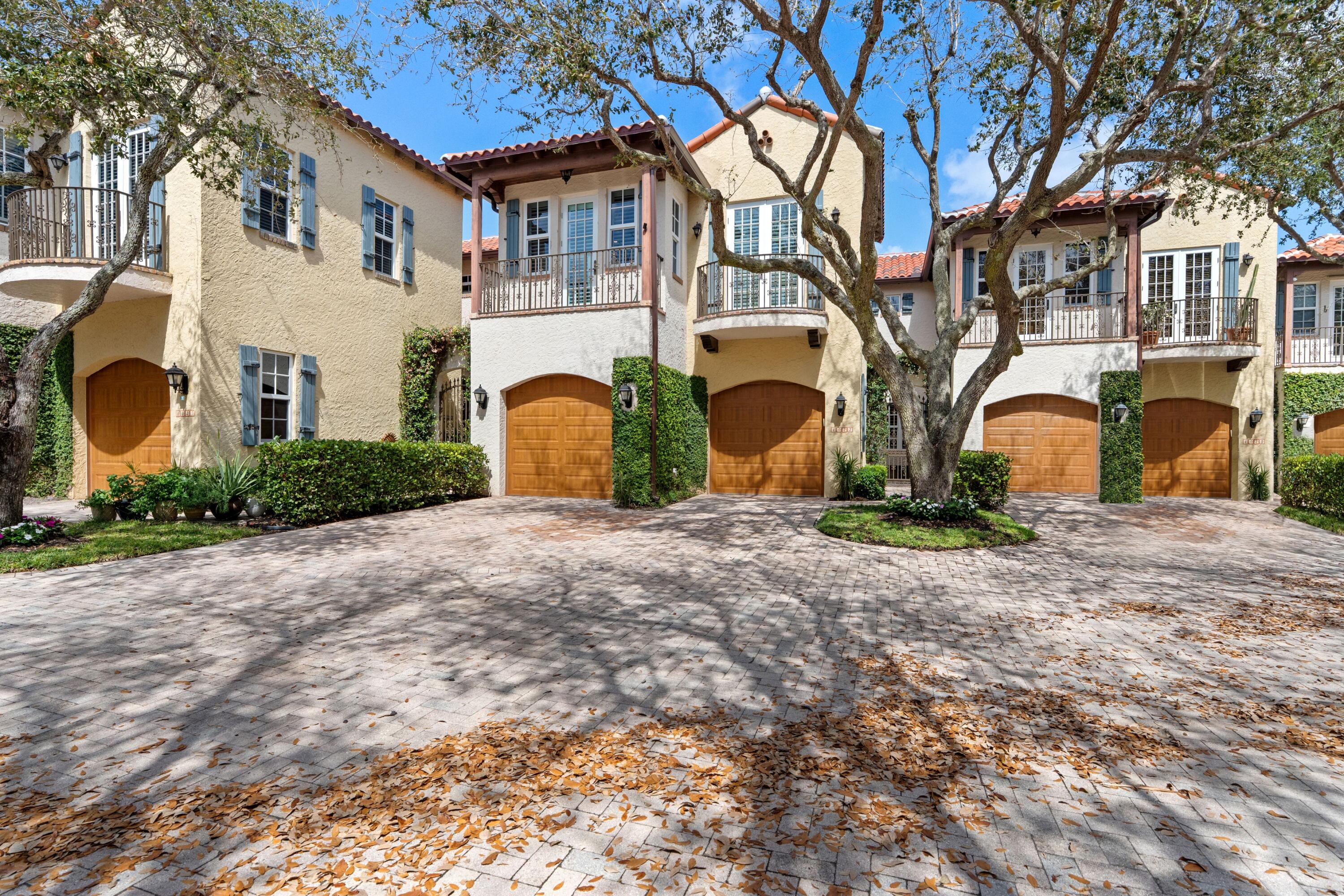 3BR – Townhouse at 1027 Coralina Lane