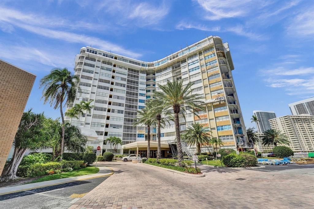2BR – Condominium at 100 Golden Isles Drive #815
