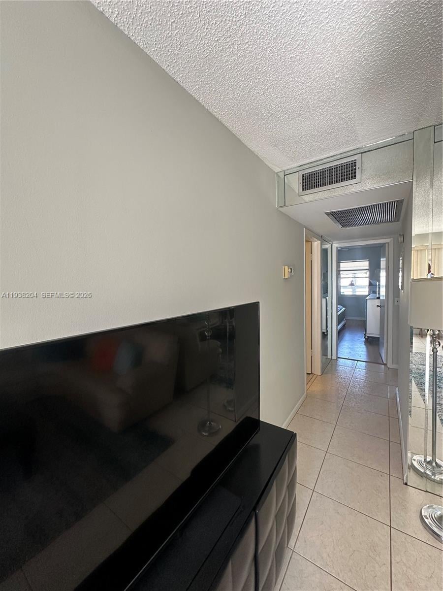 2BR – Condominium at 3043 Exeter