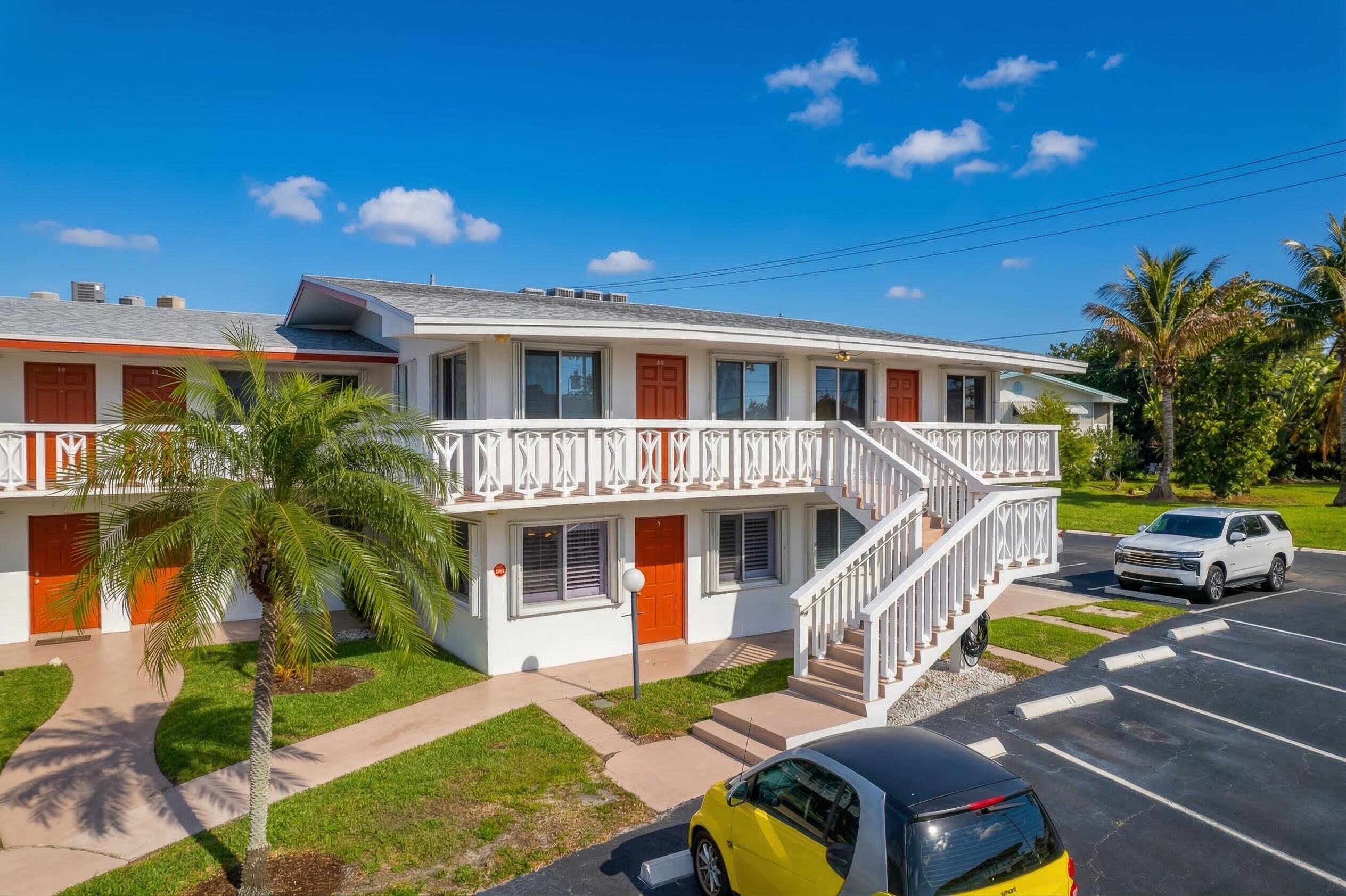 1BR – Condominium at 2020 Lake Osborne Drive #9