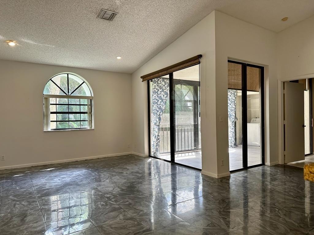 2BR – Condominium at 5438 Verona Drive Unit 812 L Drive #L