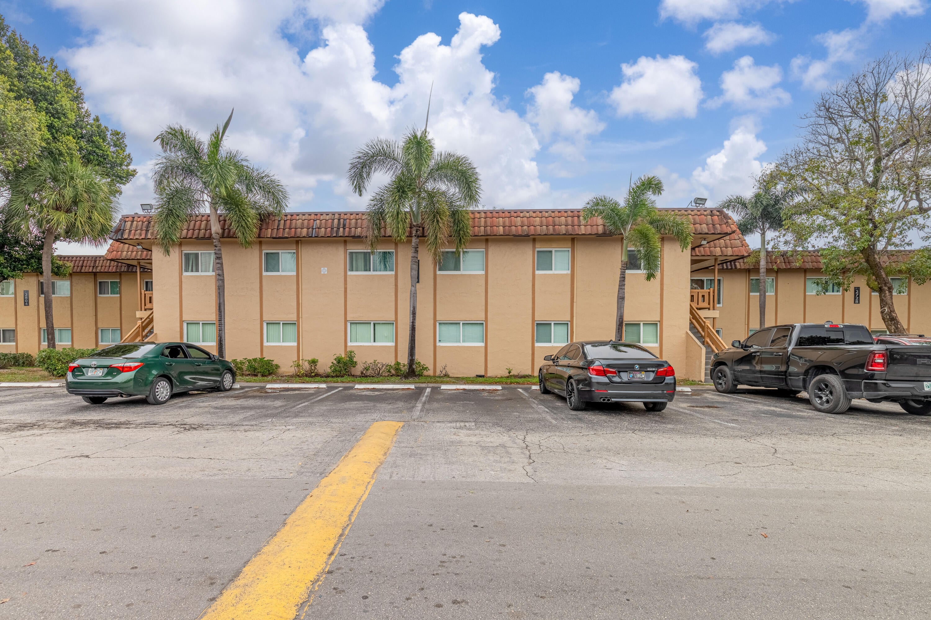 3BR – Condominium at 2800 NW 39th Way #204