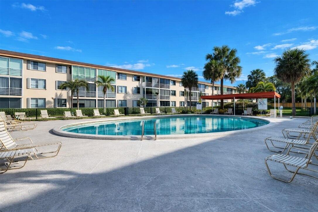 2BR – Condominium at 4500 N Federal Highway #121c