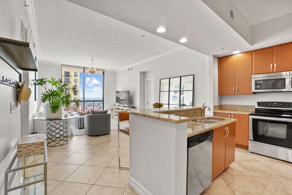 2BR – Condominium at 701 S Olive Avenue #1003