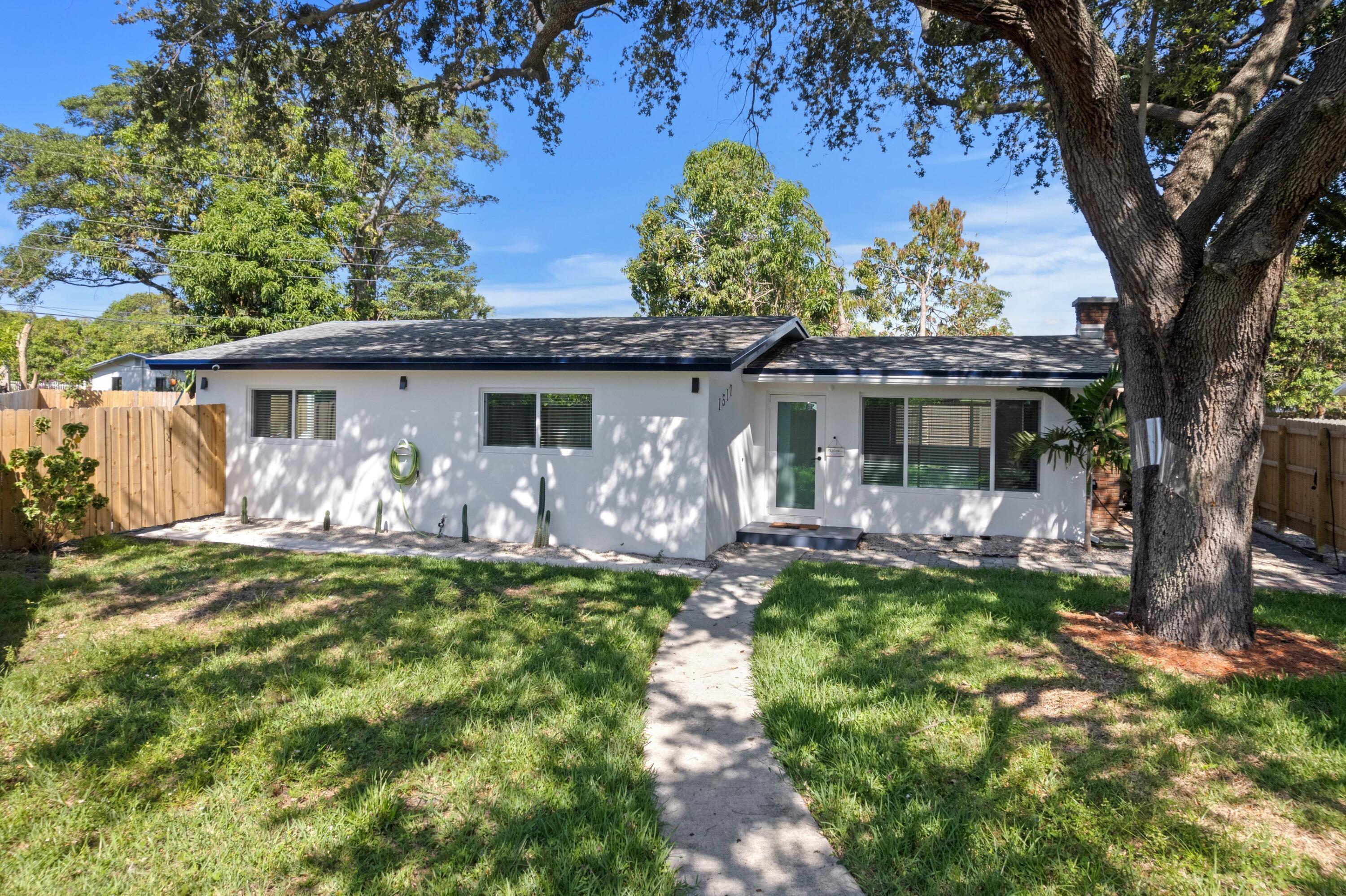 4BR – SingleFamilyResidence at 1517 NW 12th Avenue