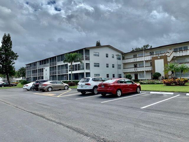 2BR – Condominium at 588 Mansfield N
