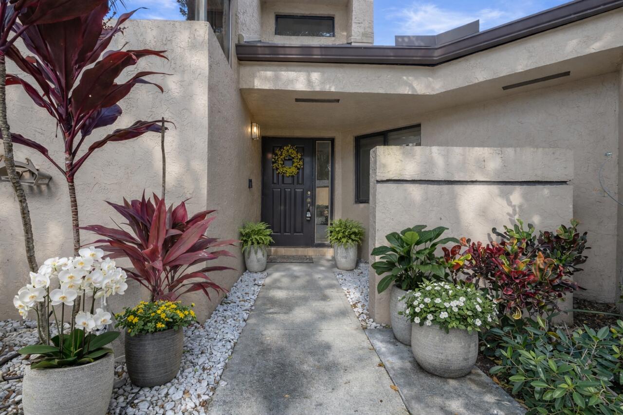 2BR – Townhouse at 124 Chelsea Lane S