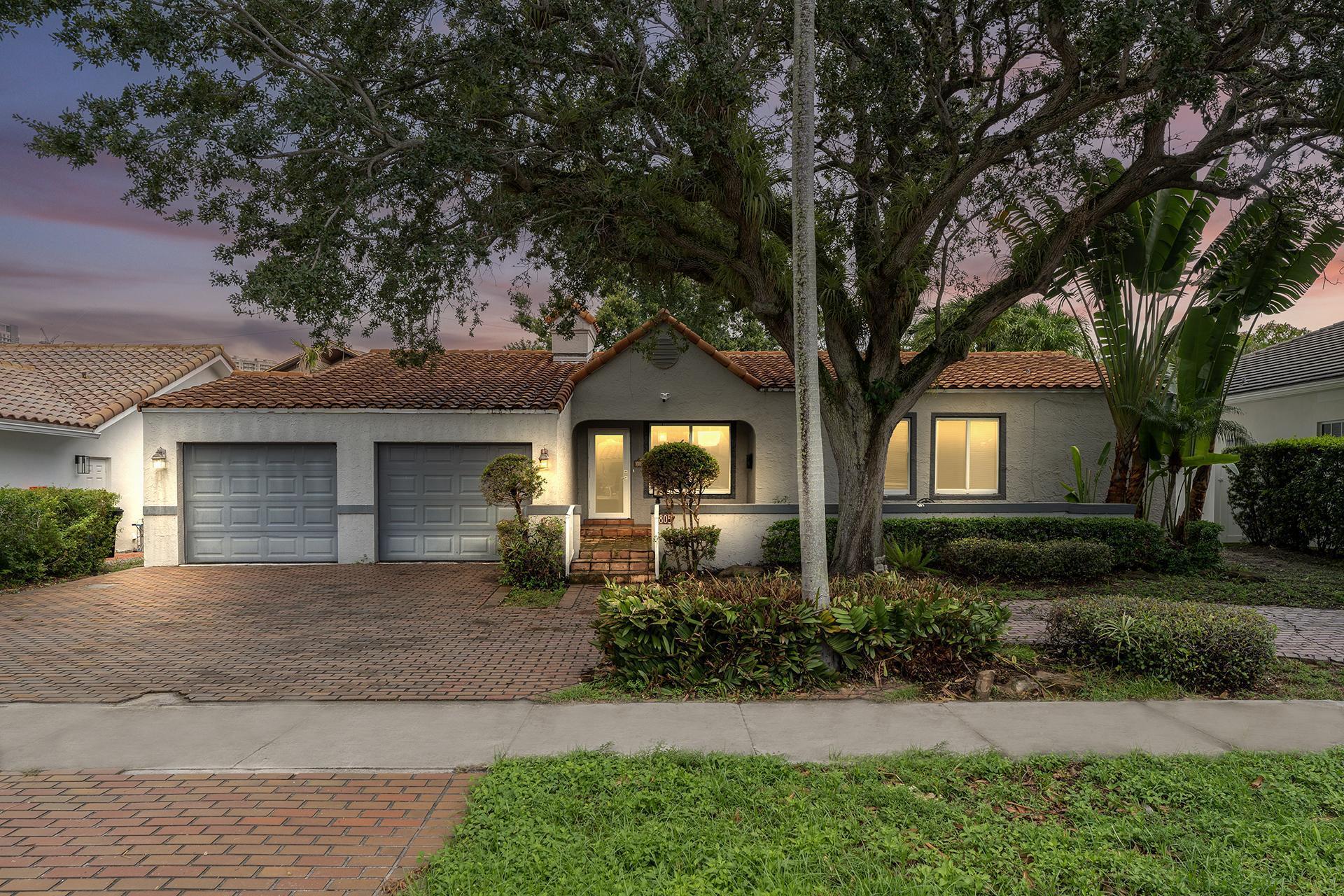 3BR – SingleFamilyResidence at 805 SE 10th Street