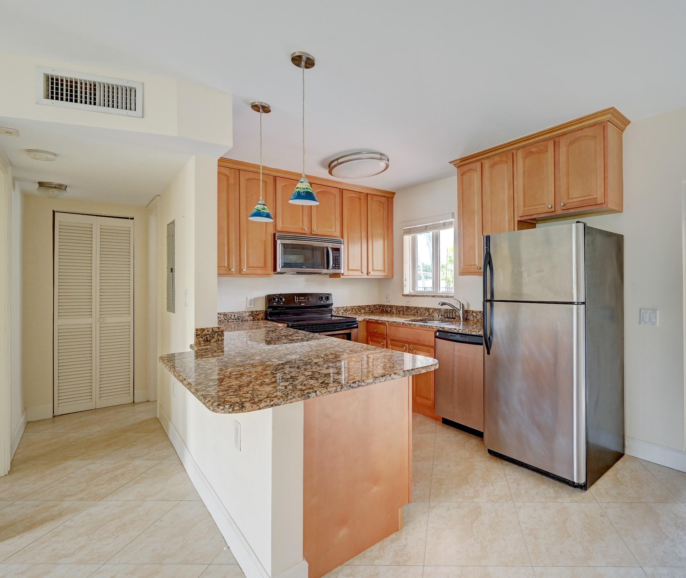 1BR – Apartment at 410 SW 15th Street #204