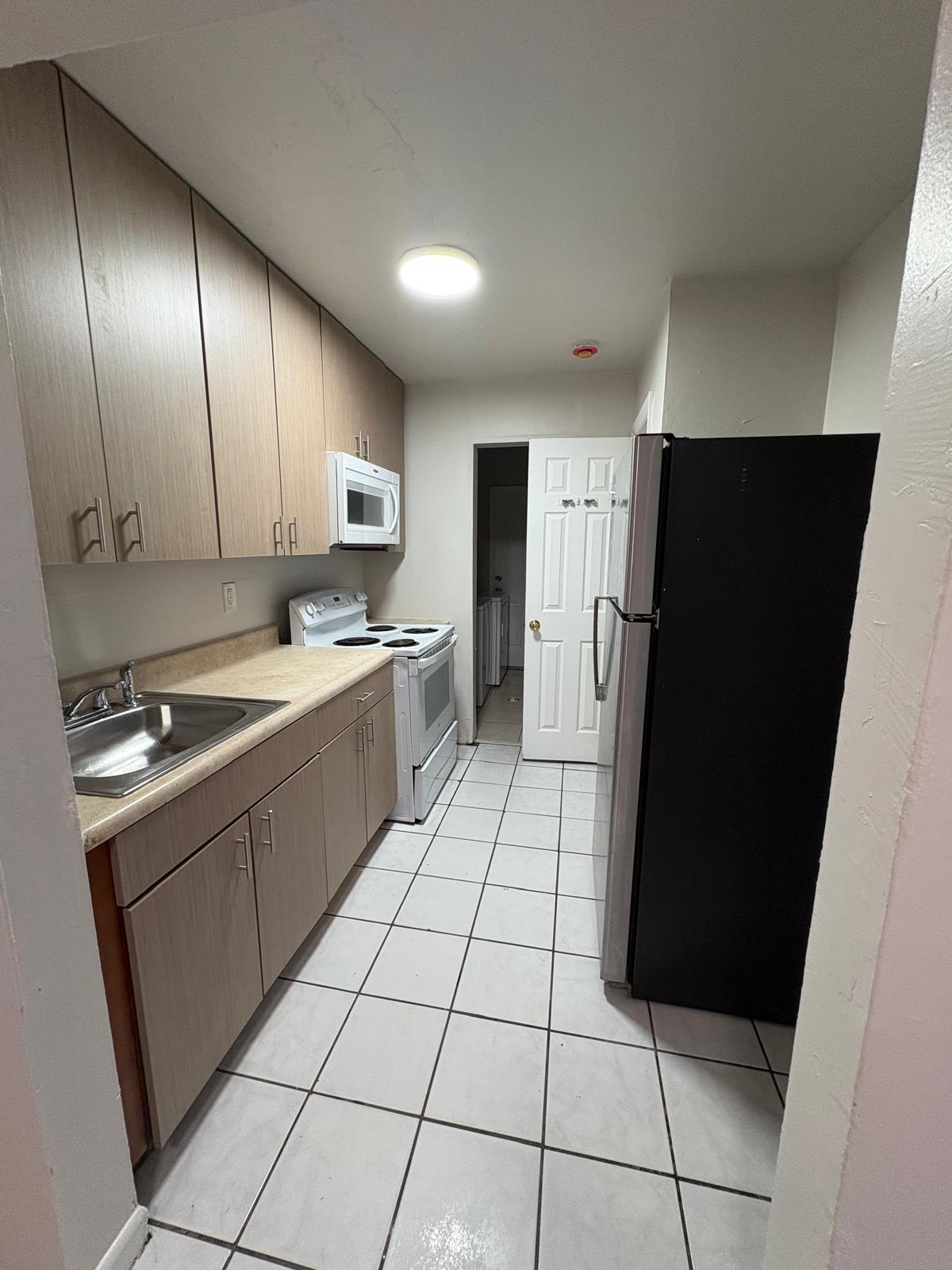 3BR – SingleFamilyResidence at 900 NW 17th Avenue #East