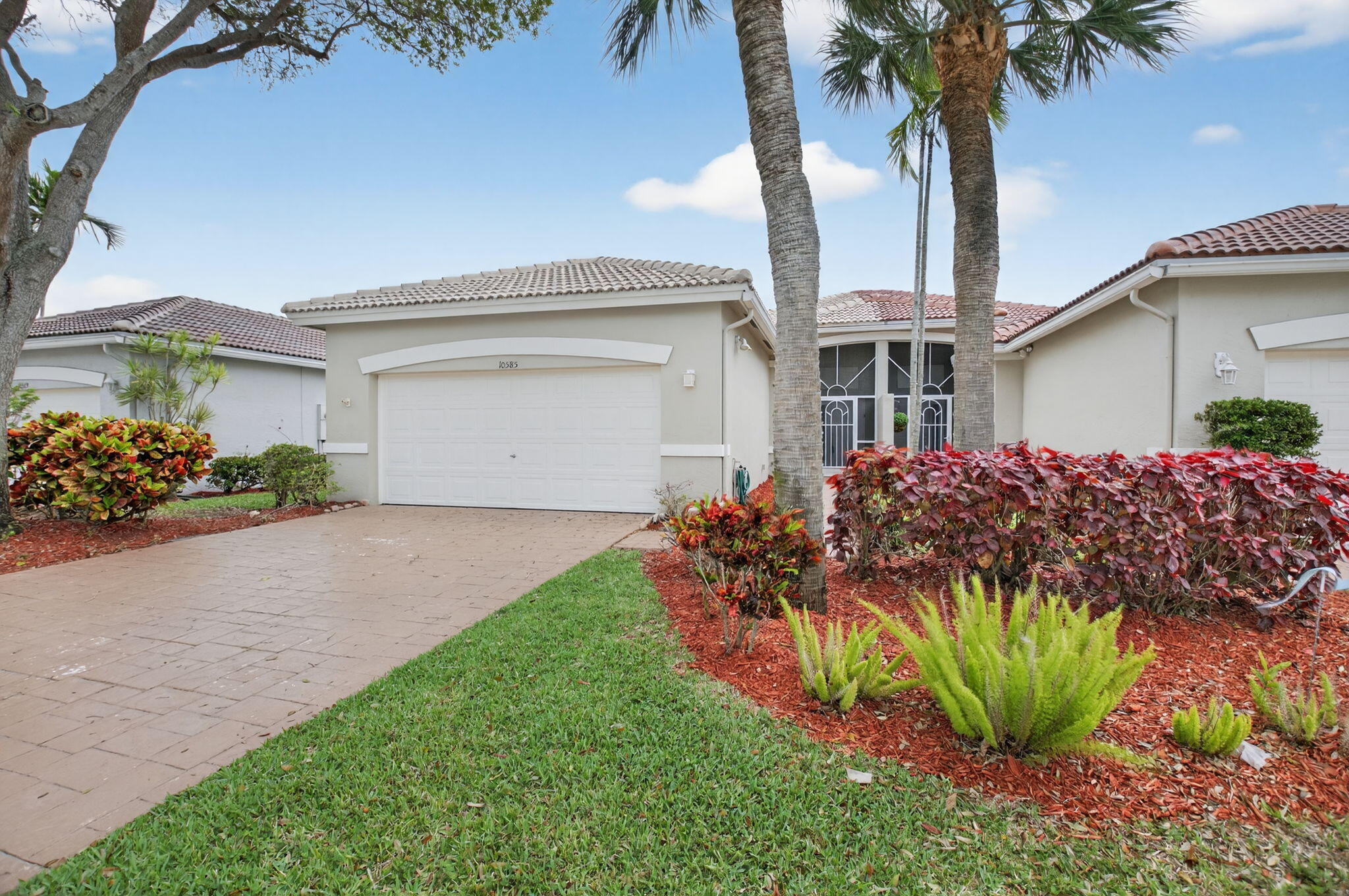 3BR – RES at 10585 Royal Caribbean Circle
