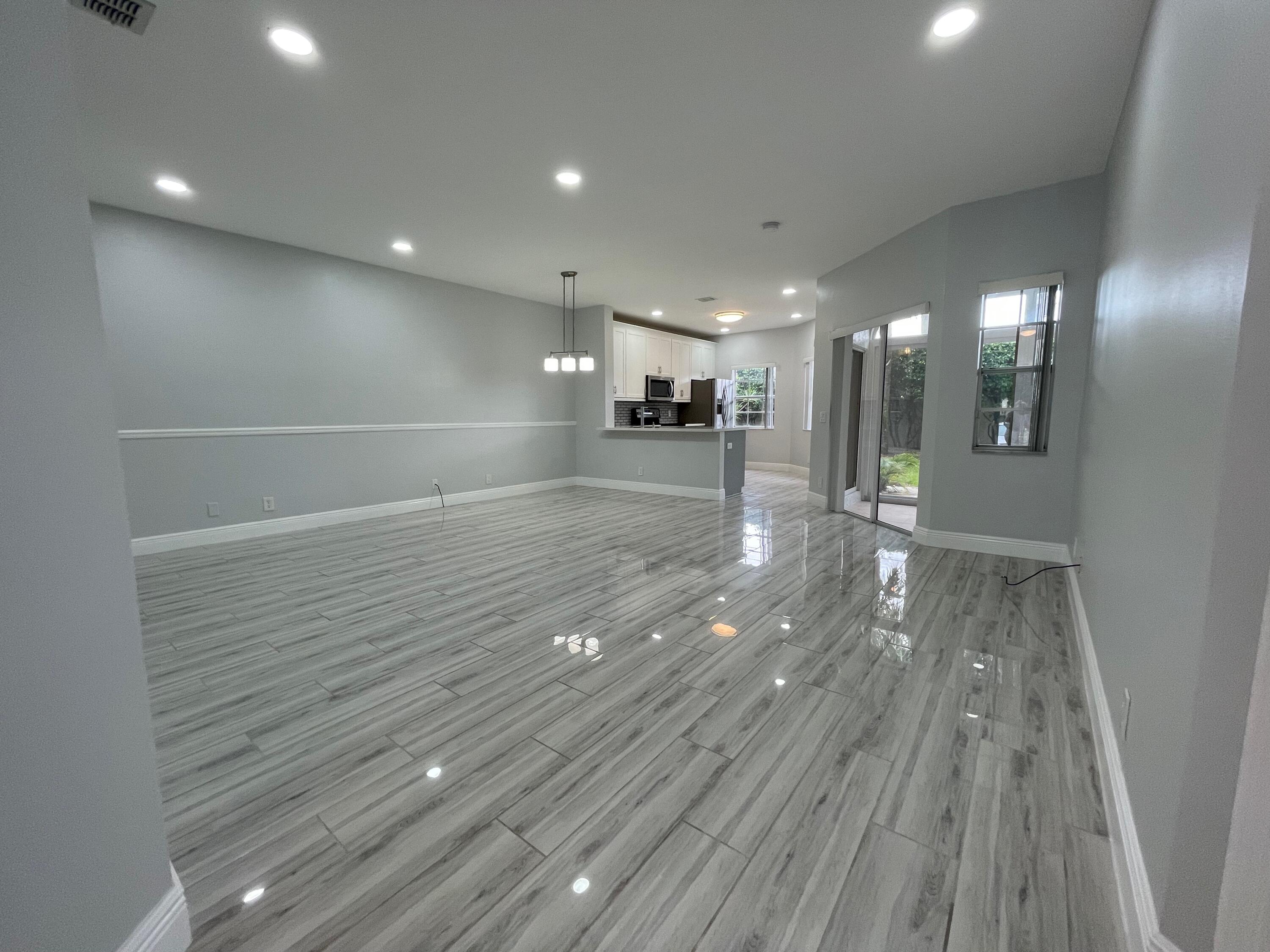 2BR – Condominium at 6526 Via Regina