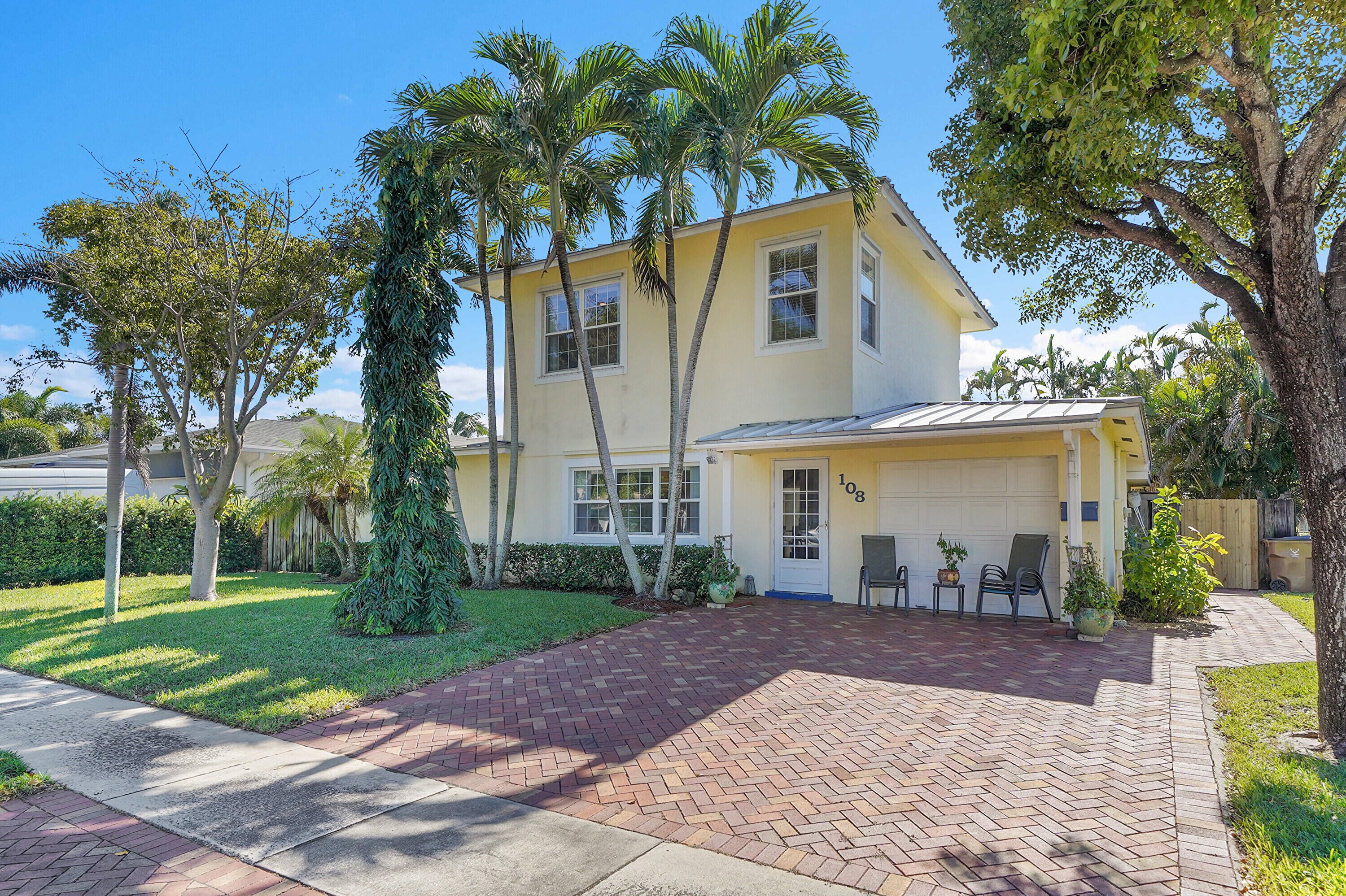 3BR – SingleFamilyResidence at 108 SE 14th Court