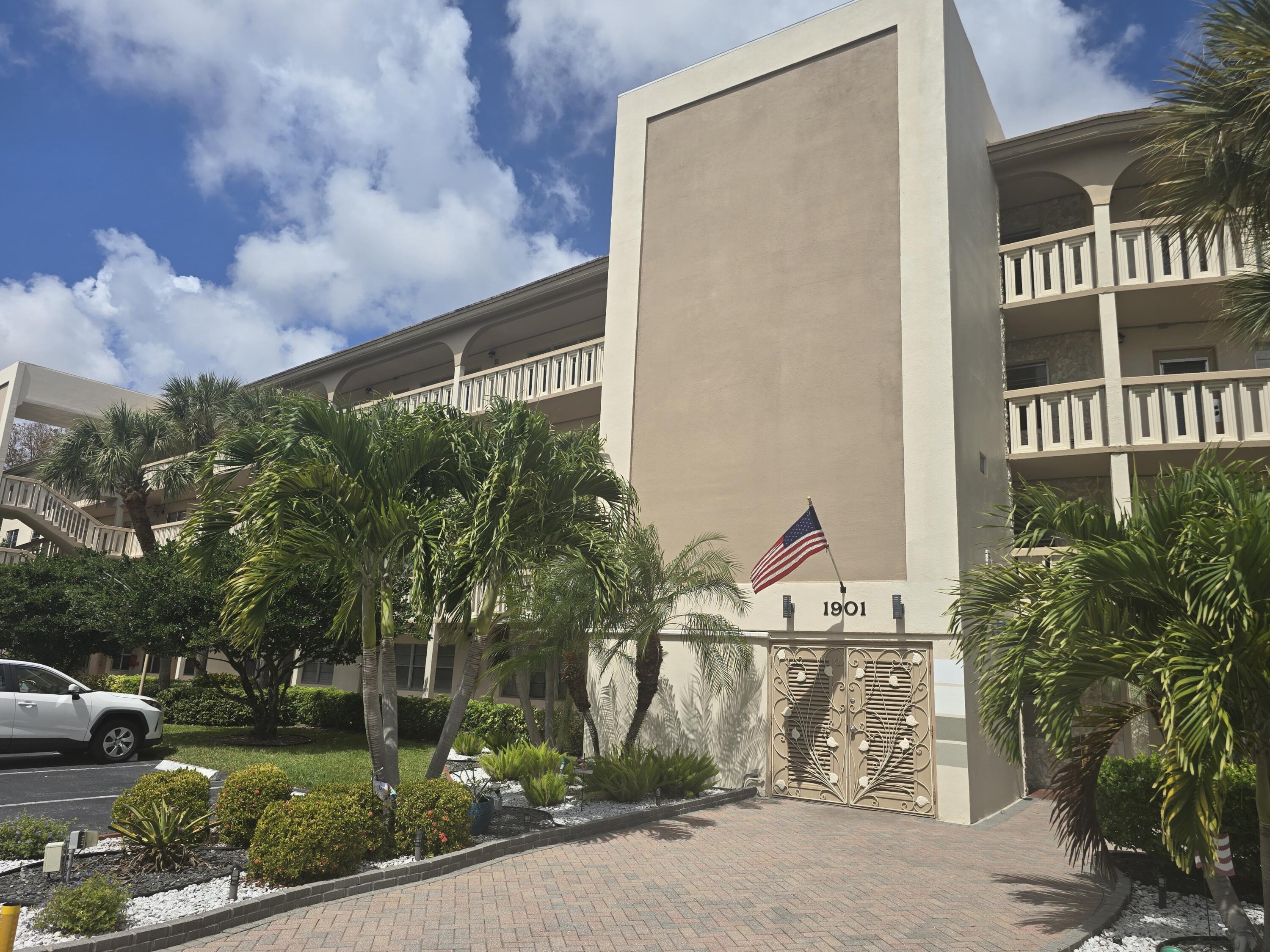 2BR – Condominium at 1901 Bermuda Circle #M1