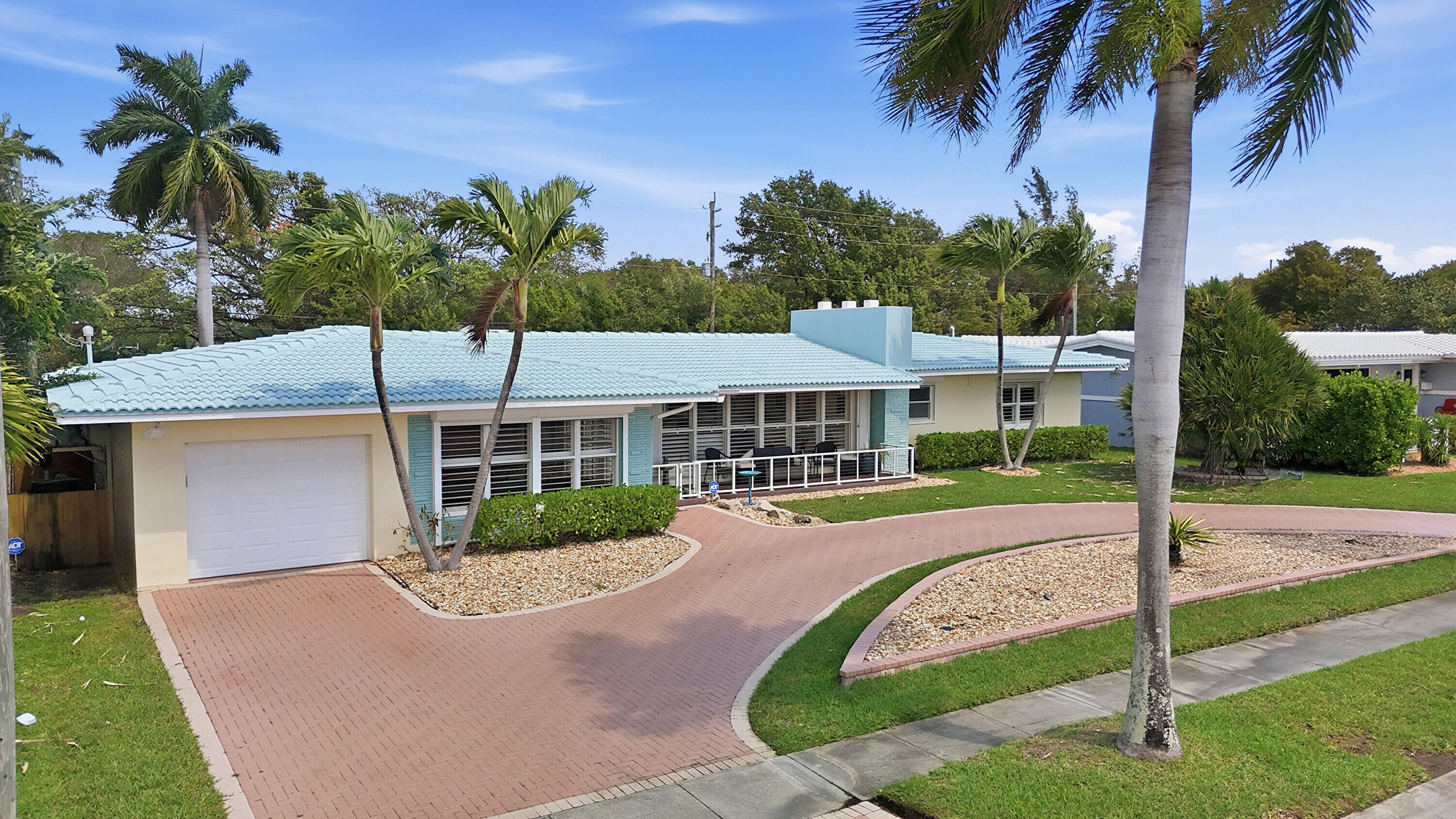 3BR – SingleFamilyResidence at 707 N Northlake Drive