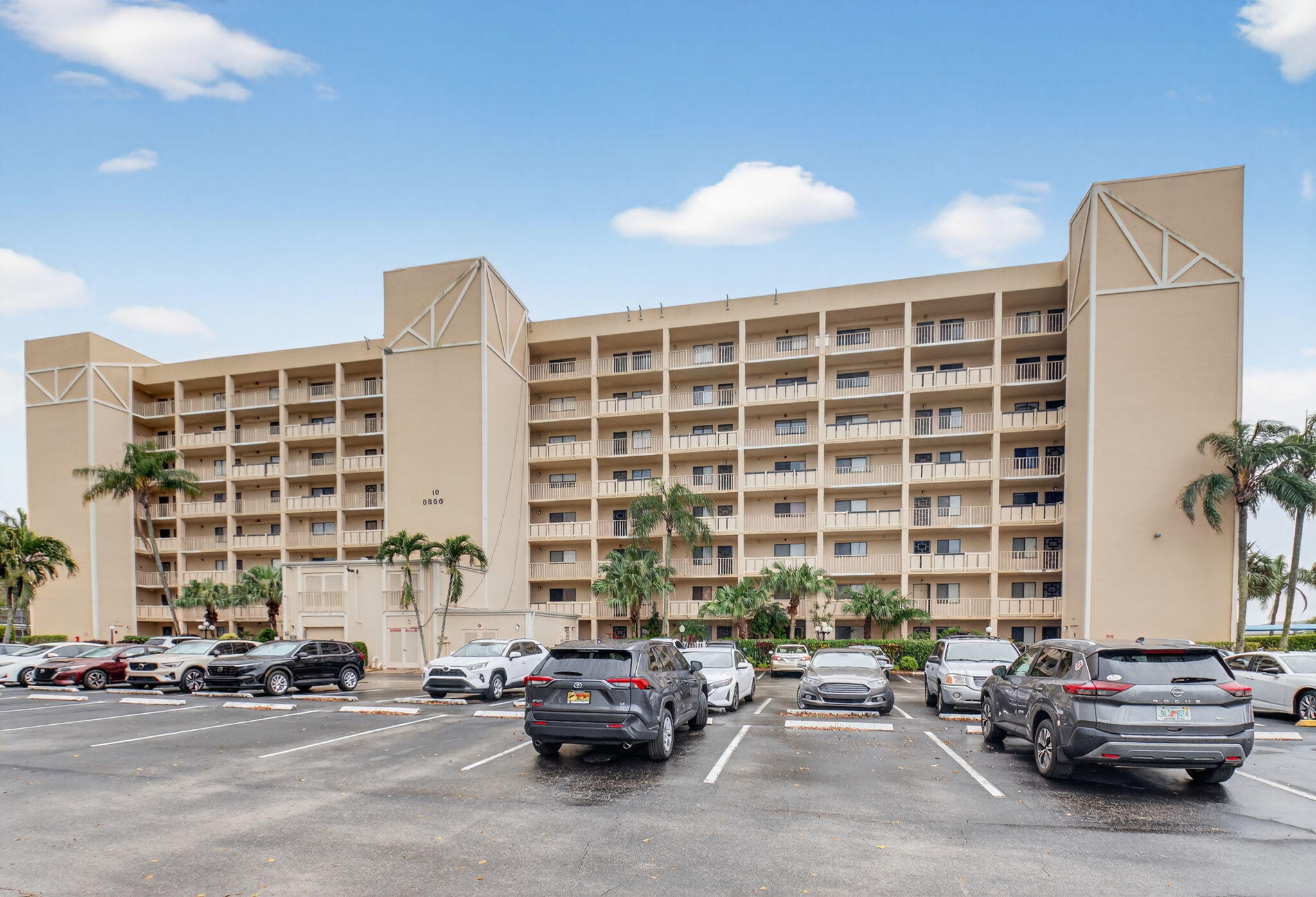 2BR – Condominium at 6866 Huntington Lane #607
