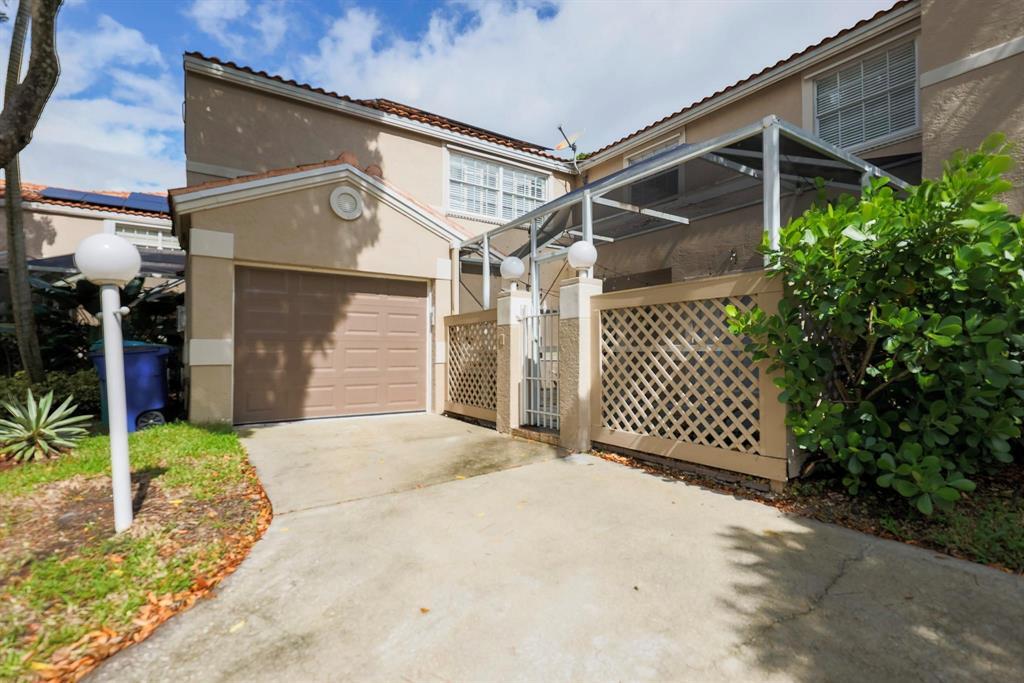 3BR – Townhouse at 11077 Longboat Drive