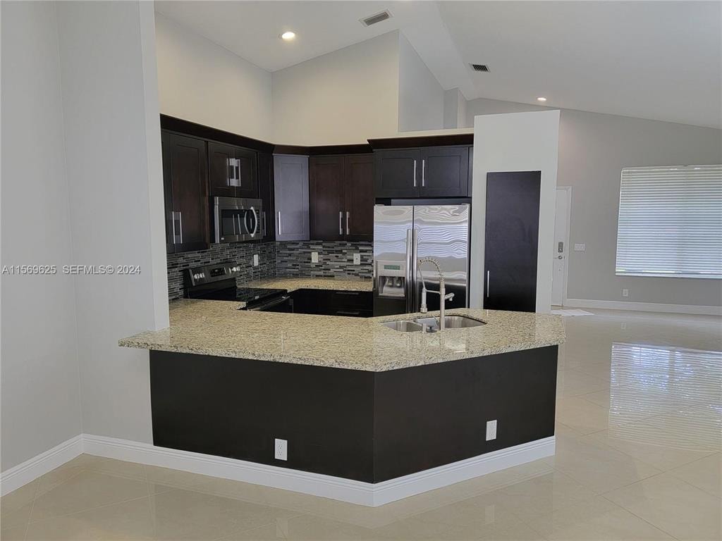 3BR – SingleFamilyResidence at 928 Falling Water Road