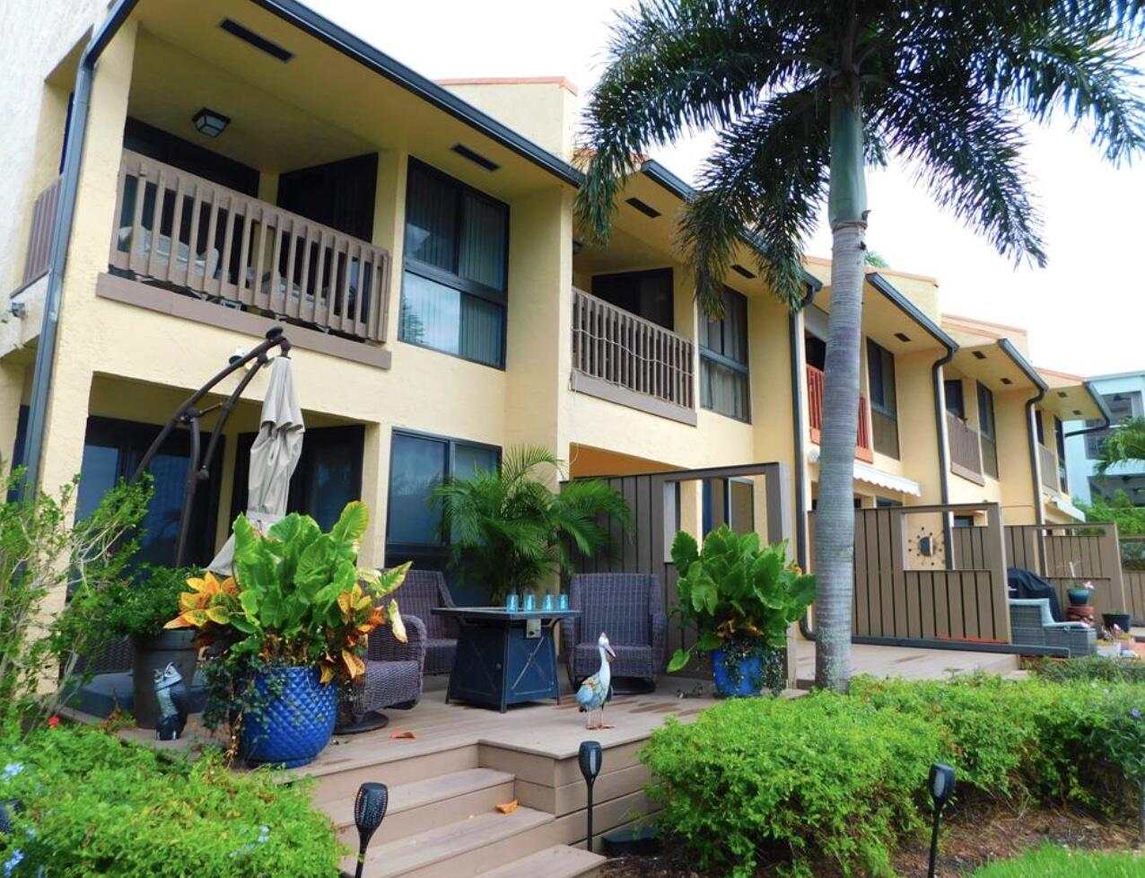2BR – Townhouse at 797 S Riverside Drive #797