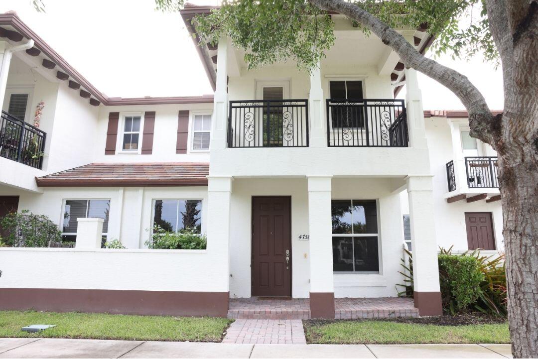 3BR – Townhouse at 4758 Sierra Lane