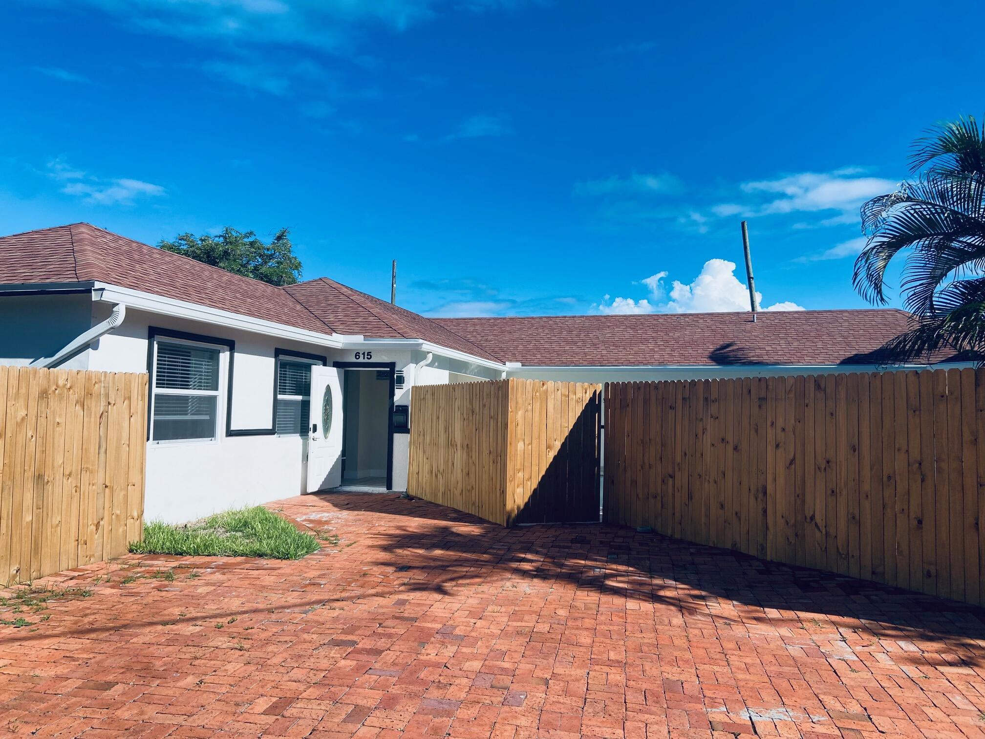 2BR – Townhouse at 615 NE 2nd Avenue
