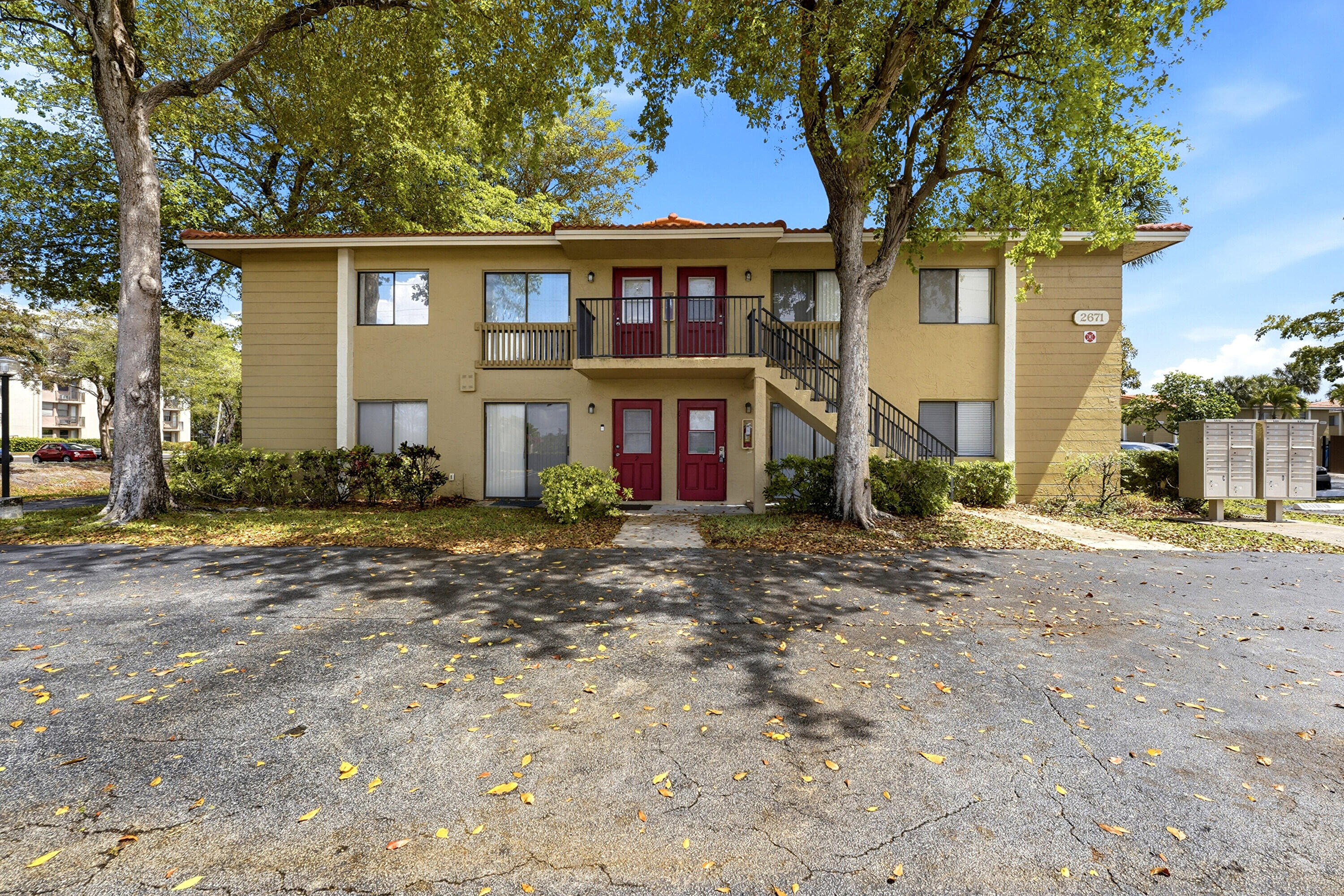 2BR – Condominium at 2671 Riverside Drive #1