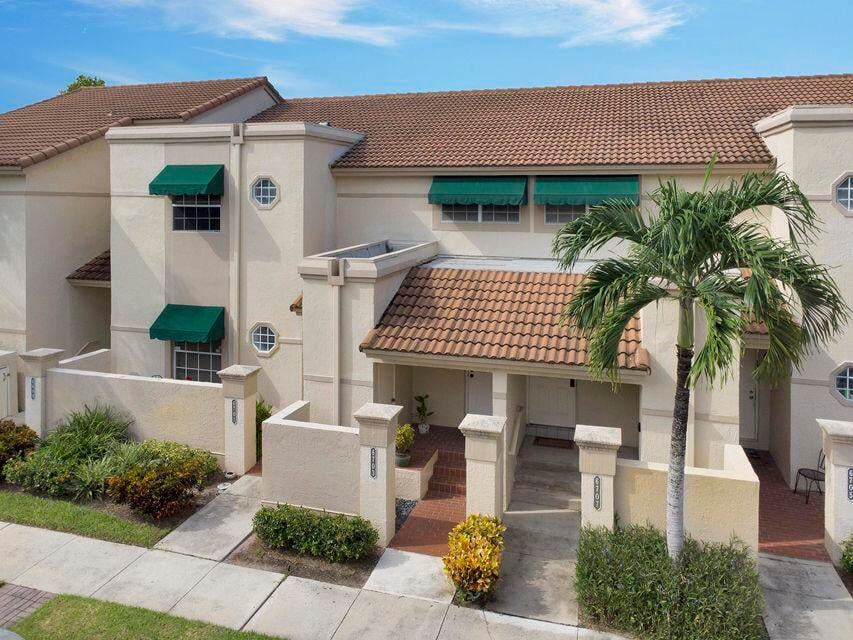 2BR – Townhouse at 6703 Via Regina