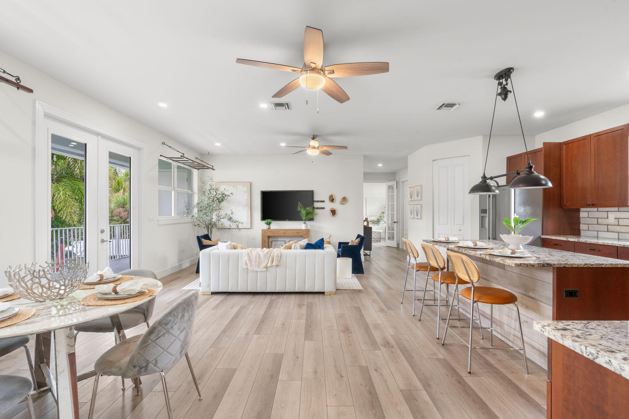 3BR – SingleFamilyResidence at 2510 N Lake Dr Drive N
