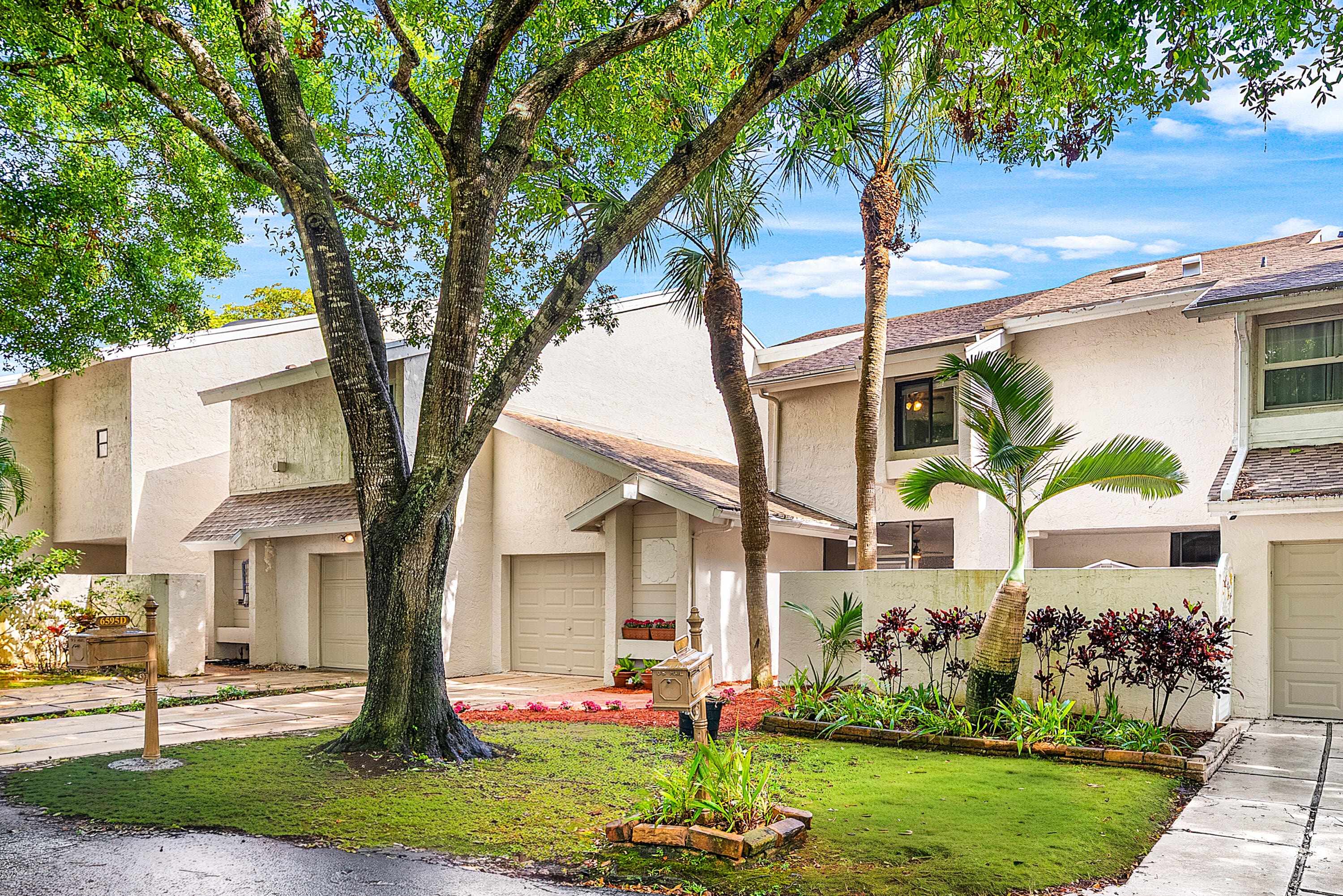 3BR – Townhouse at 6595 Parkview Drive #D