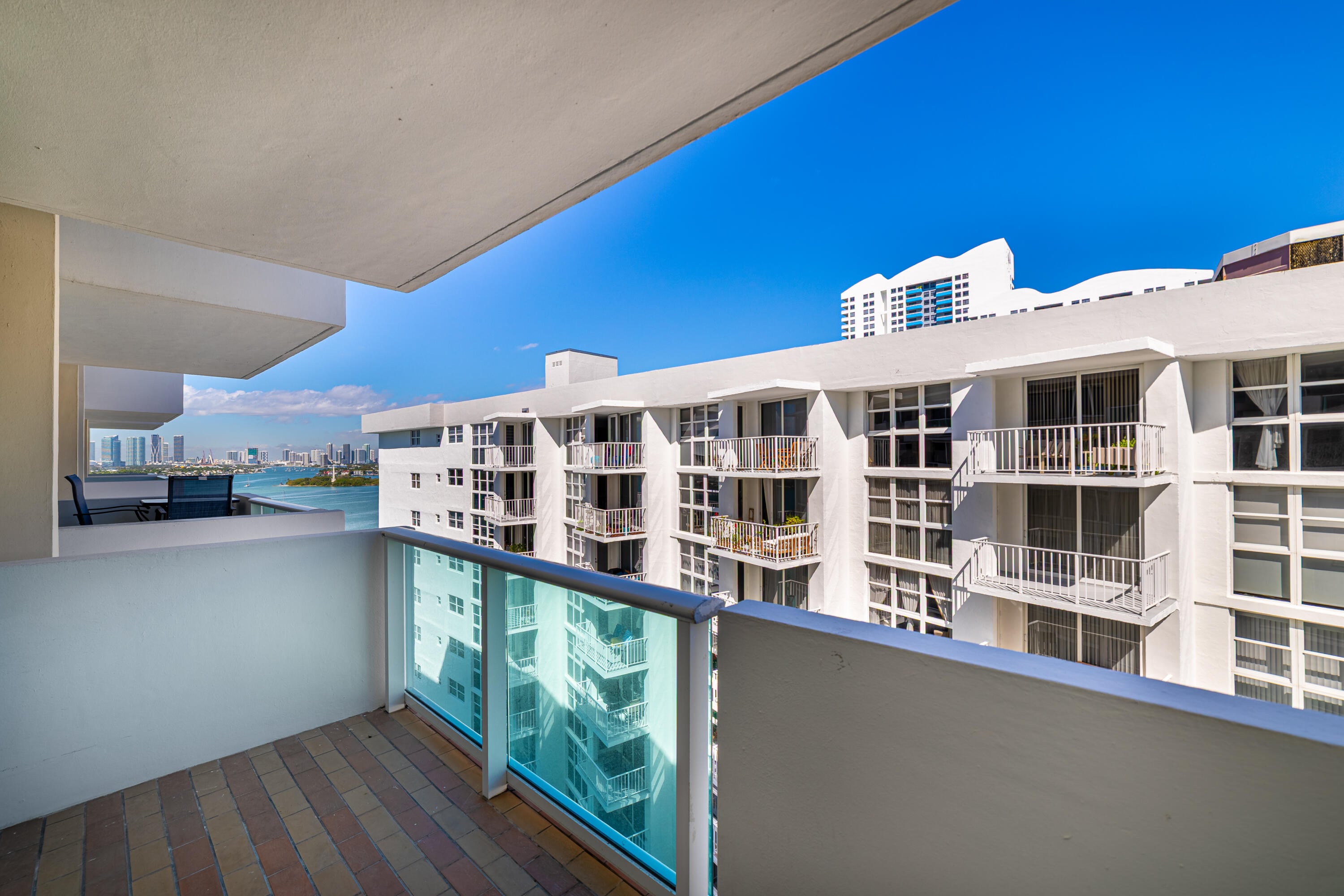 1BR – Condominium at 1200 West Avenue #1521