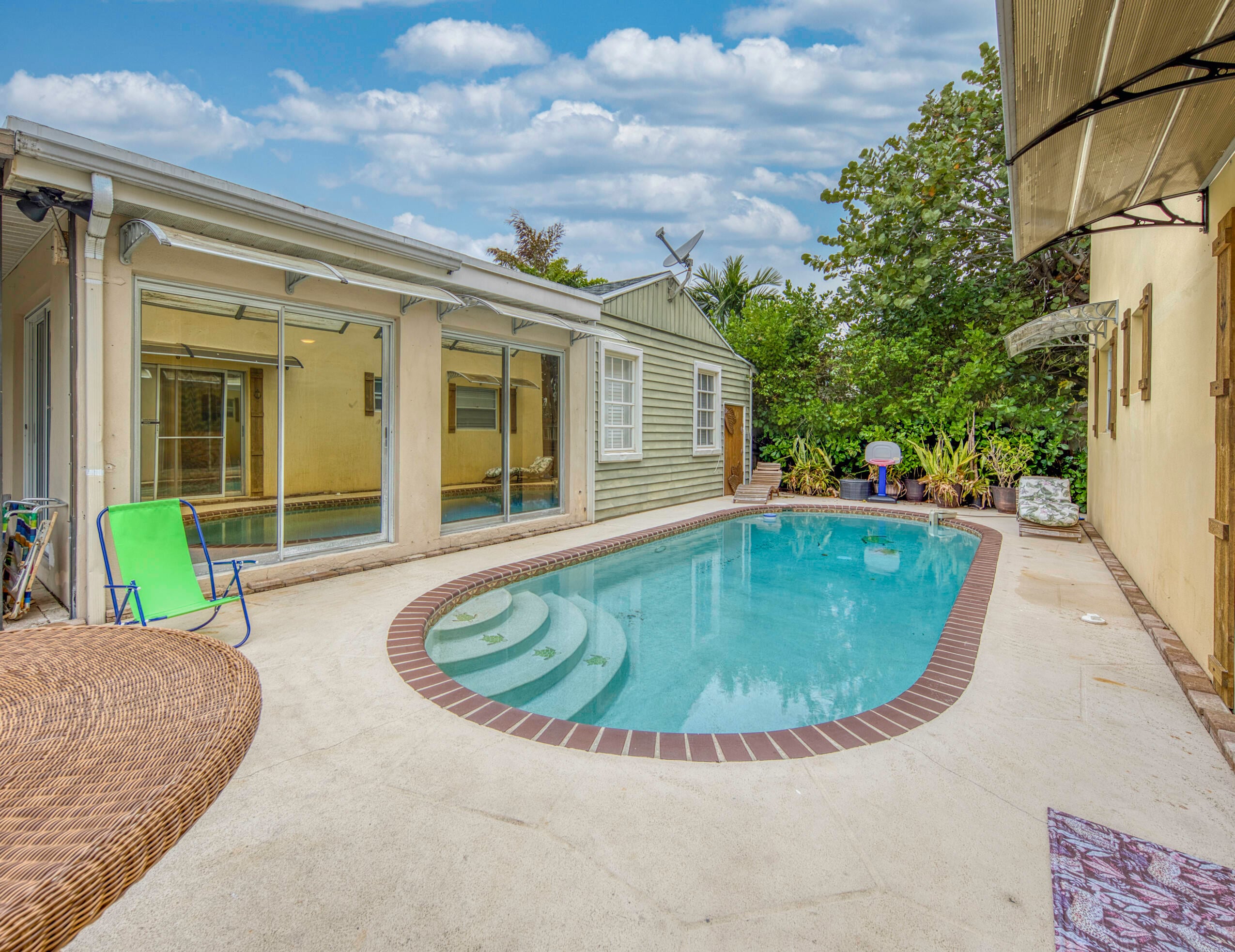 3BR – SingleFamilyResidence at 216 S Ocean Breeze #Main
