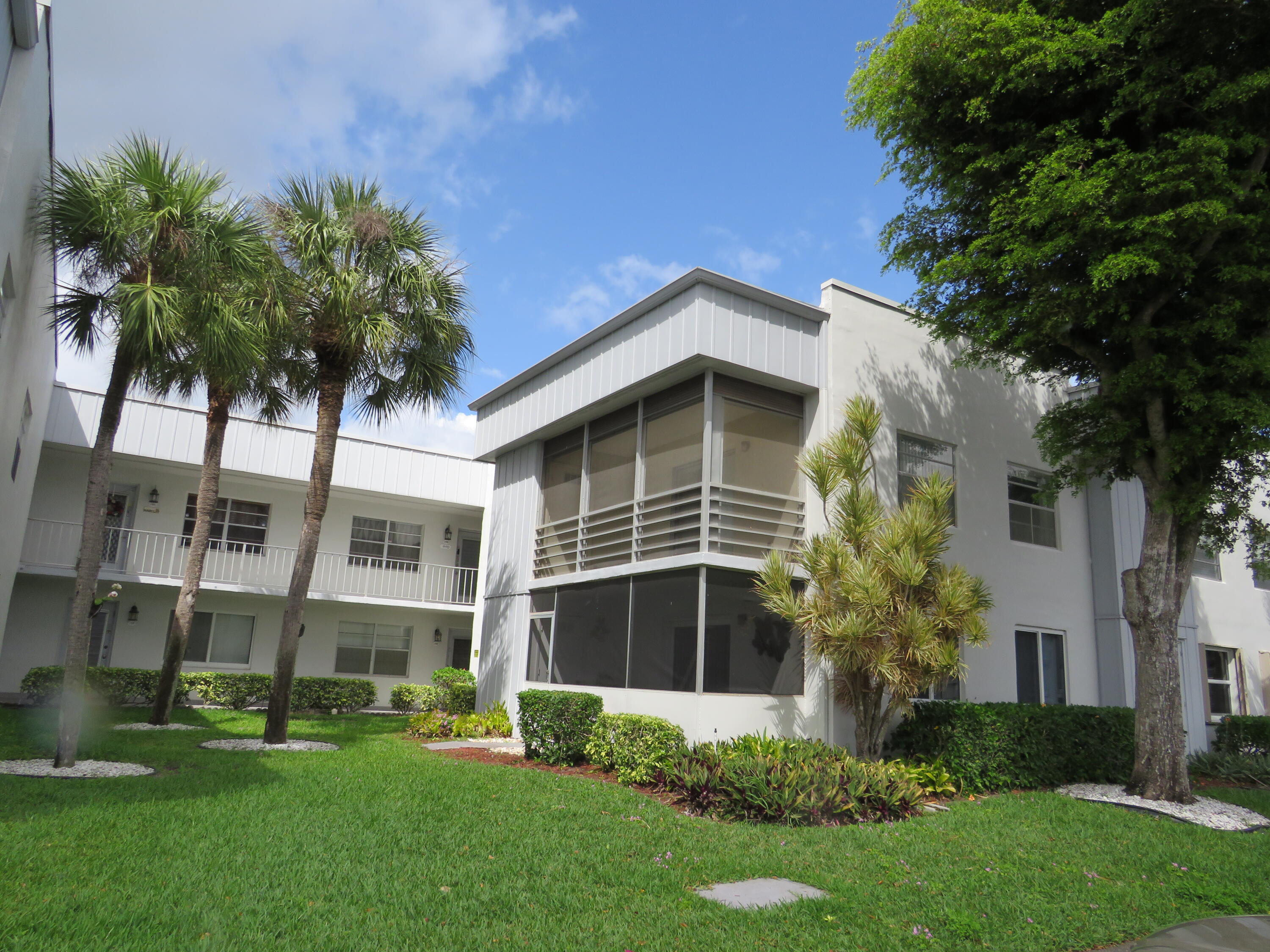 2BR – Condominium at 557 Burgundy L