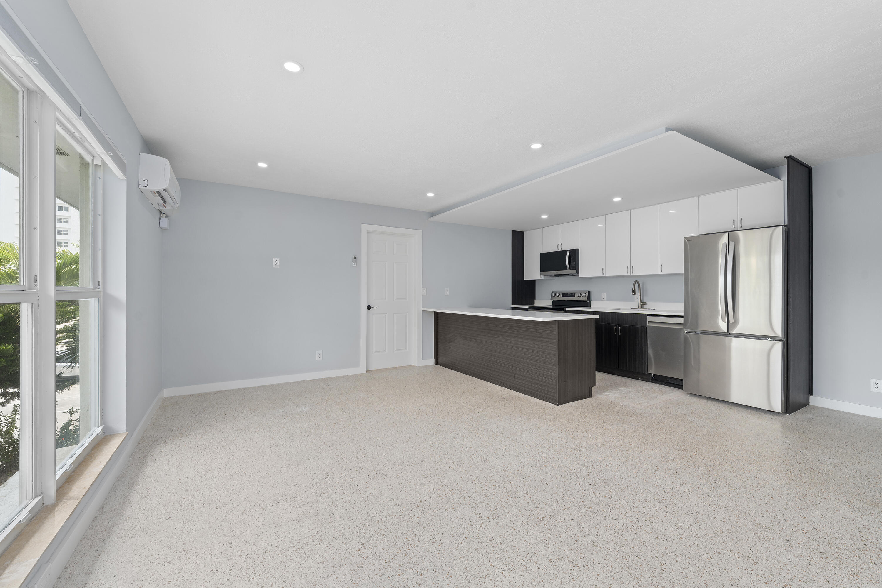 1BR – Townhouse at 3220 NE 7th #2