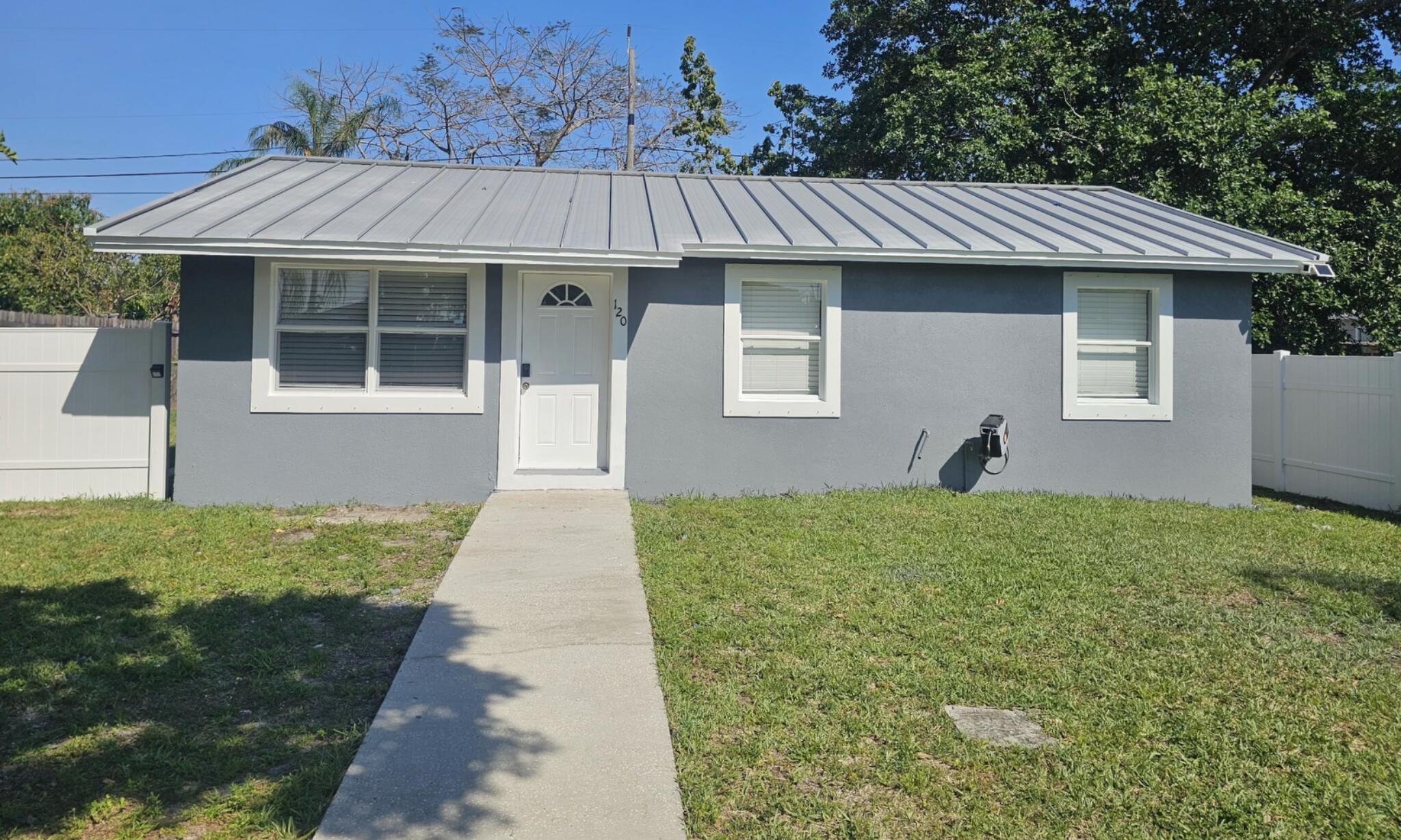 3BR – SingleFamilyResidence at 120 S Price Street