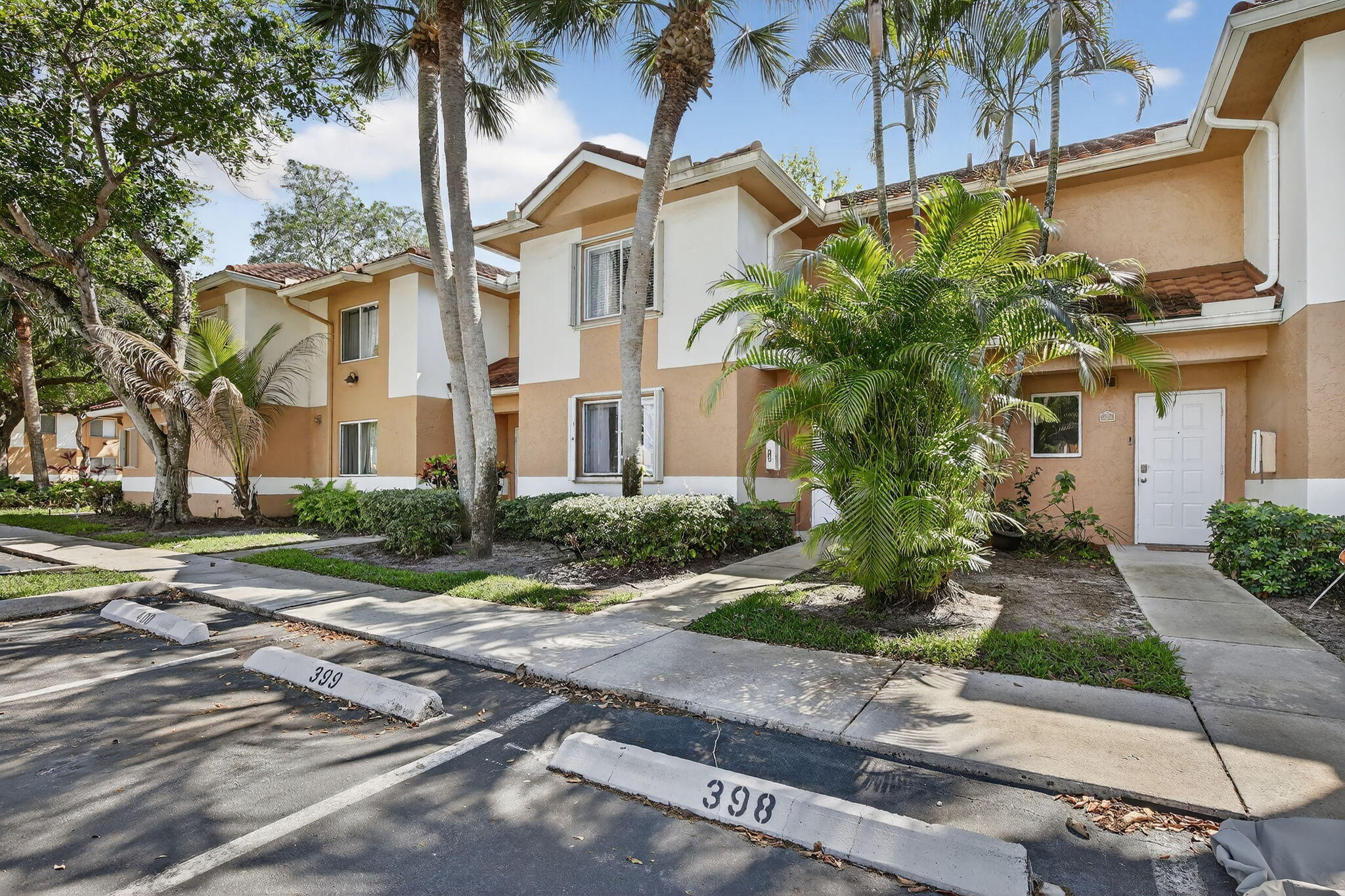 3BR – Townhouse at 807 NW 91st Terrace NW #807