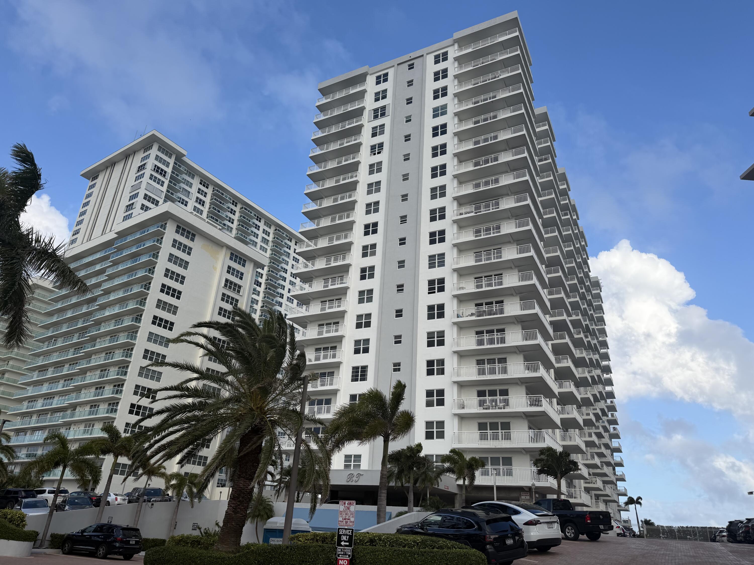 2BR – Condominium at 3850 Galt Ocean Drive #210