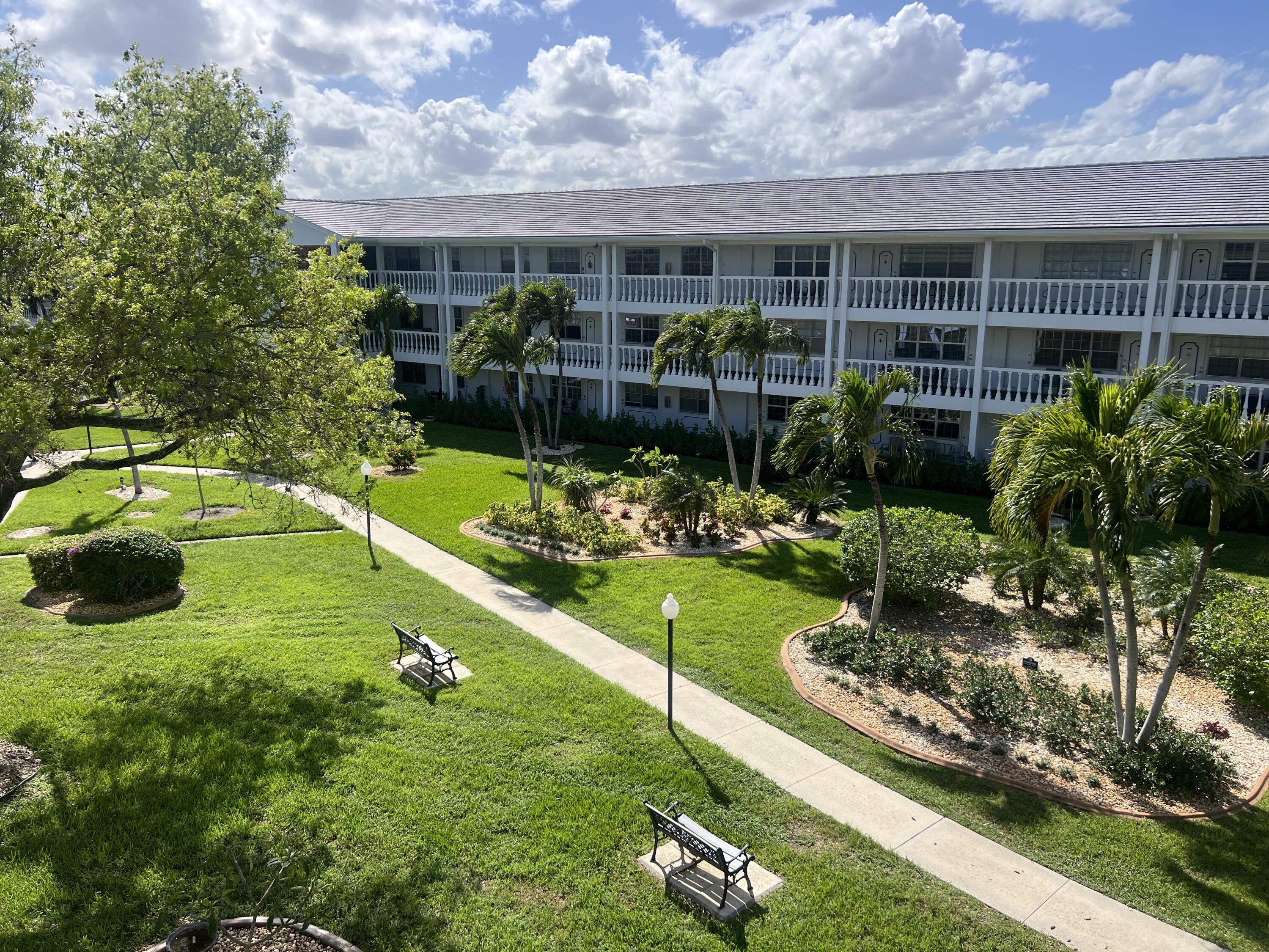 2BR – Condominium at 5208 NE 24th Terrace #F124
