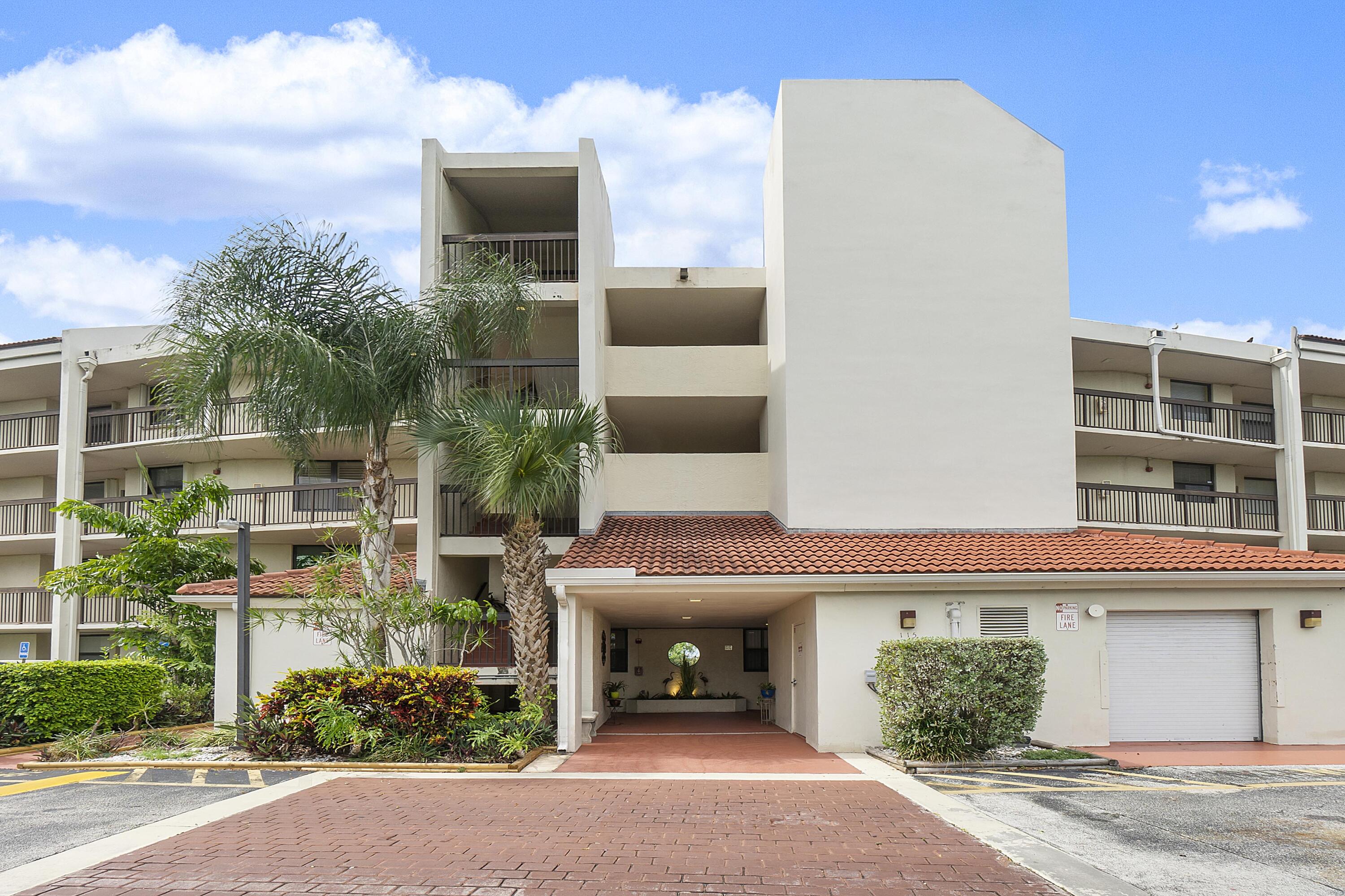 2BR – Condominium at 116 Lake Emerald Drive #403