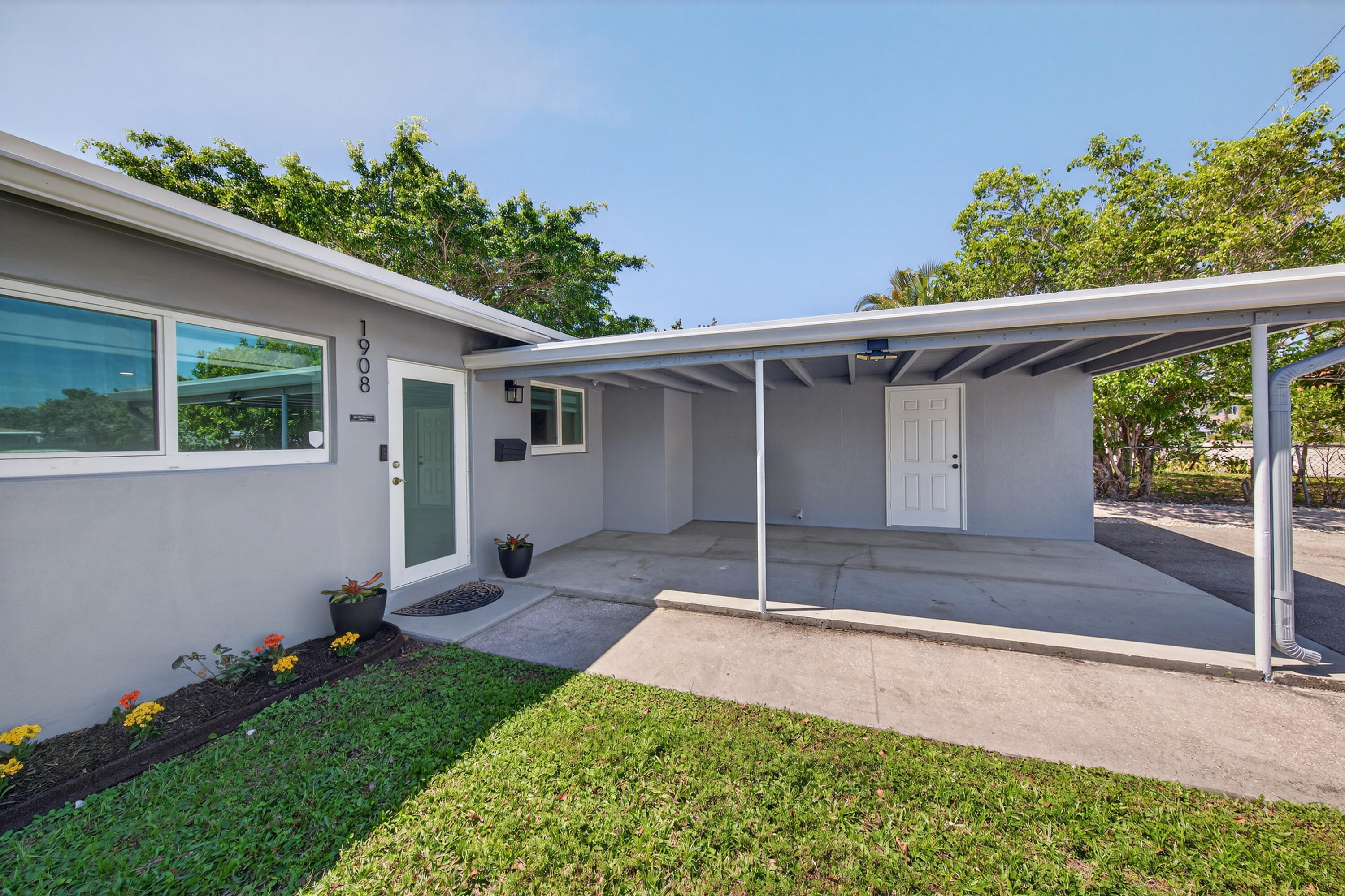 3BR – SingleFamilyResidence at 1908 NE 26th Street