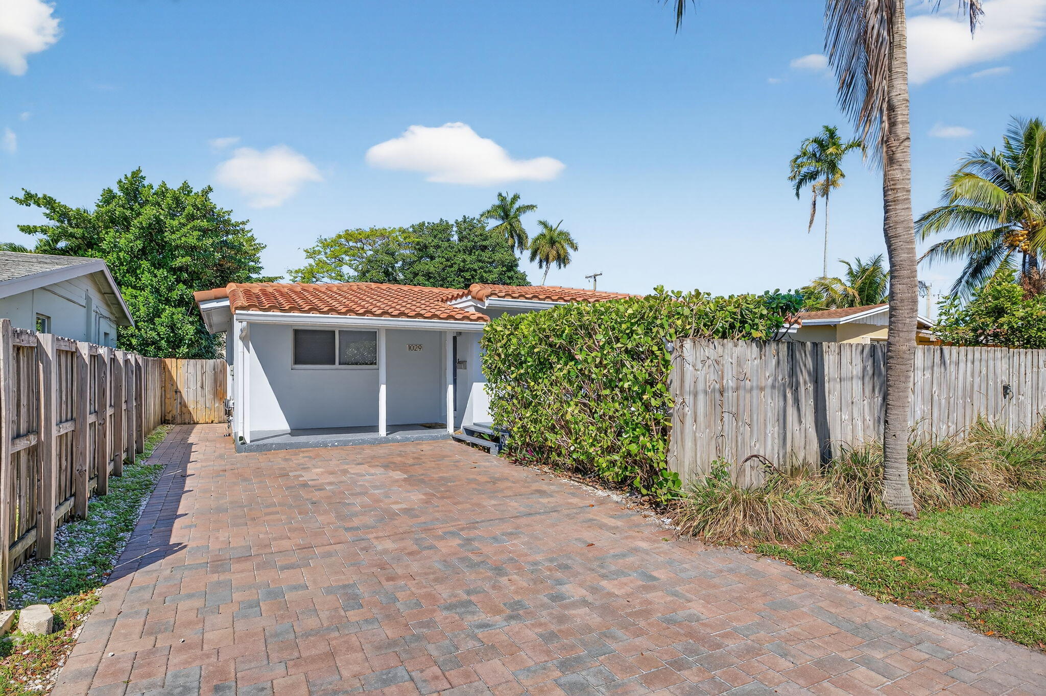 3BR – SingleFamilyResidence at 1029 NE 9th Avenue