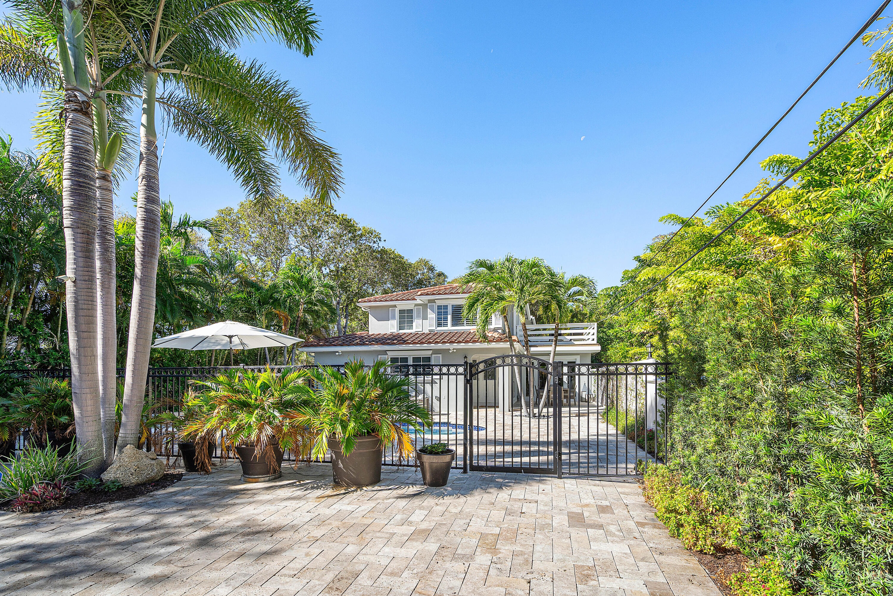 3BR – SingleFamilyResidence at 820 Palm Trail