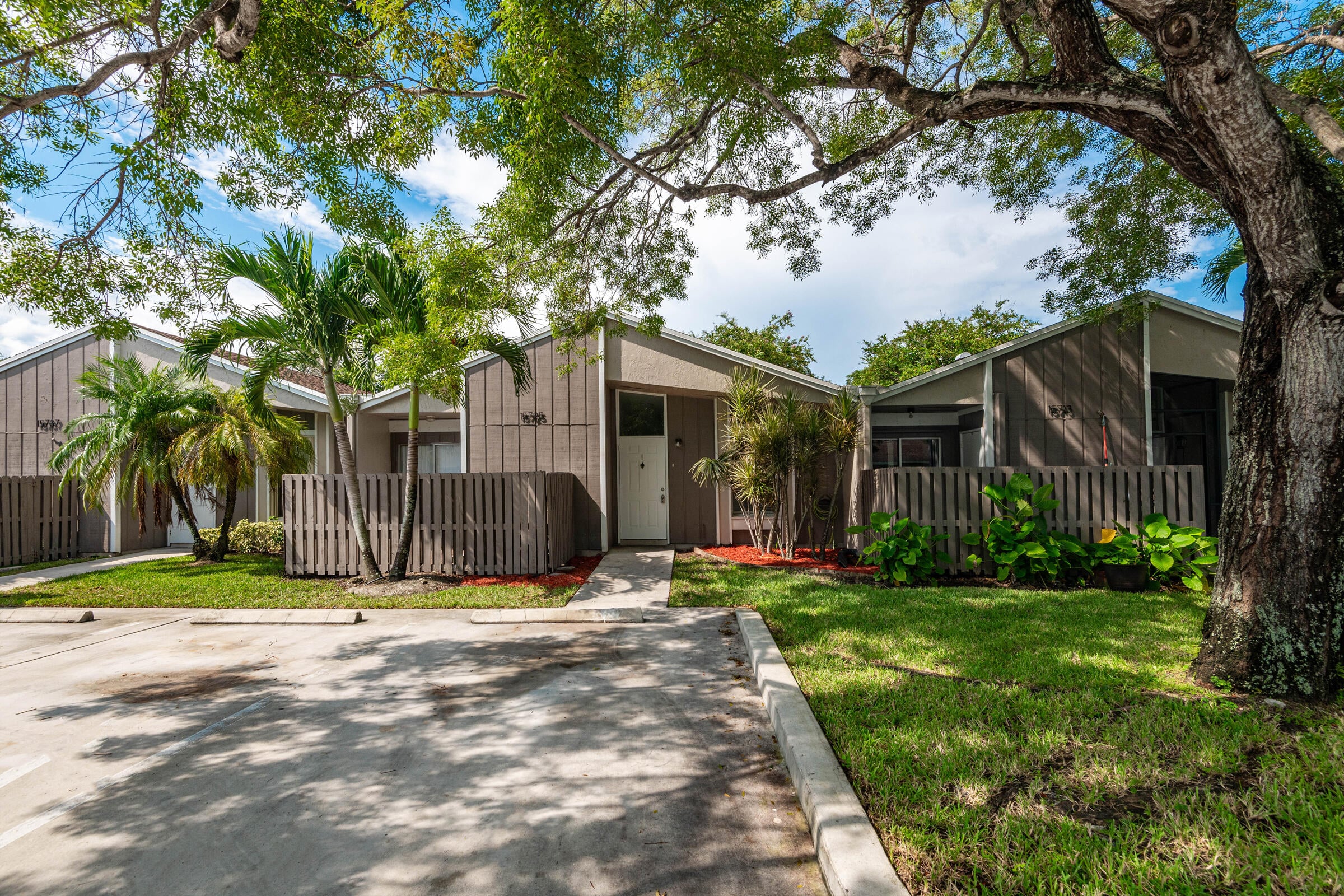 3BR – RNT at 15725 Woodgate Court #C