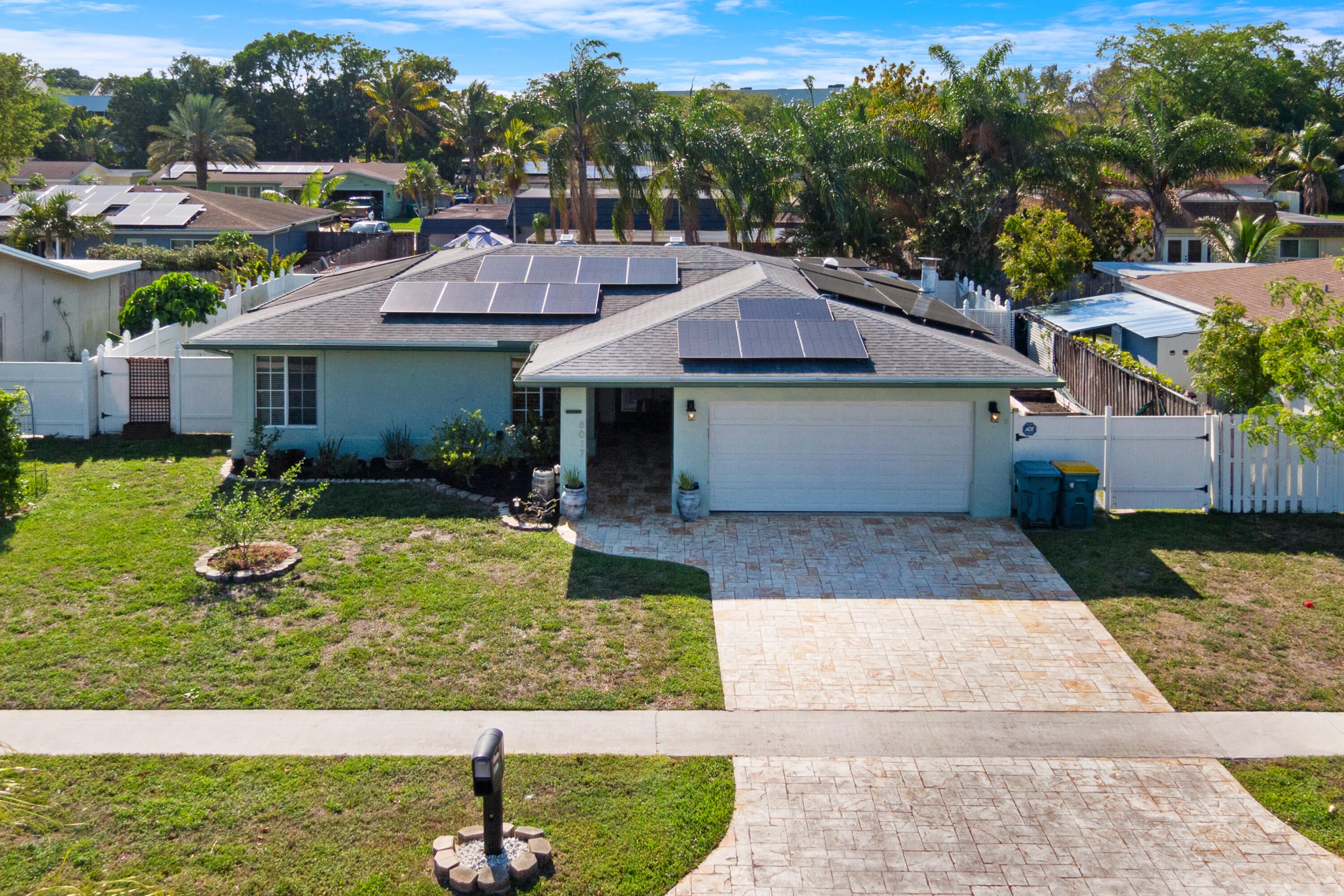4BR – SingleFamilyResidence at 8017 NW 74th Terrace