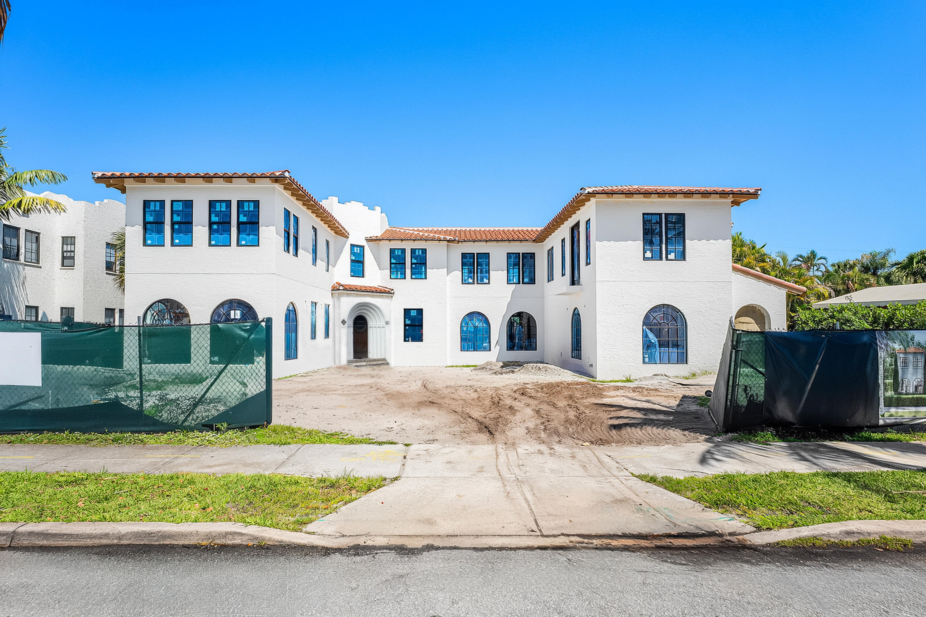 6BR – SingleFamilyResidence at 221 Monroe Drive
