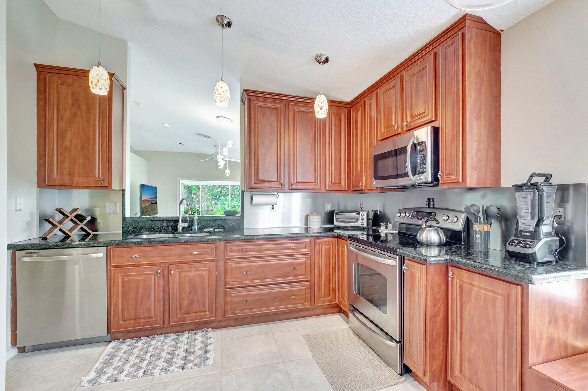 3BR – RNT at 14211 W La Sedona Circle