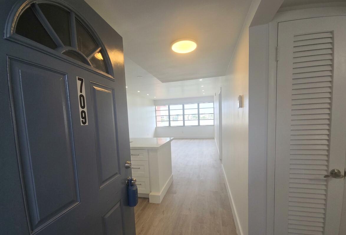 1BR – Condominium at 18555 NE 14th Avenue #709