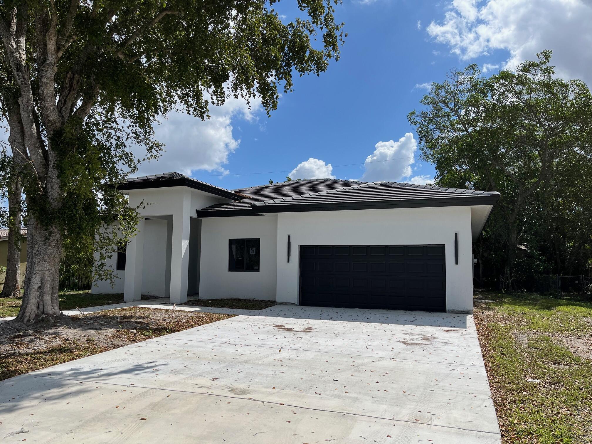 3BR – SingleFamilyResidence at 4117 NW 79th Avenue