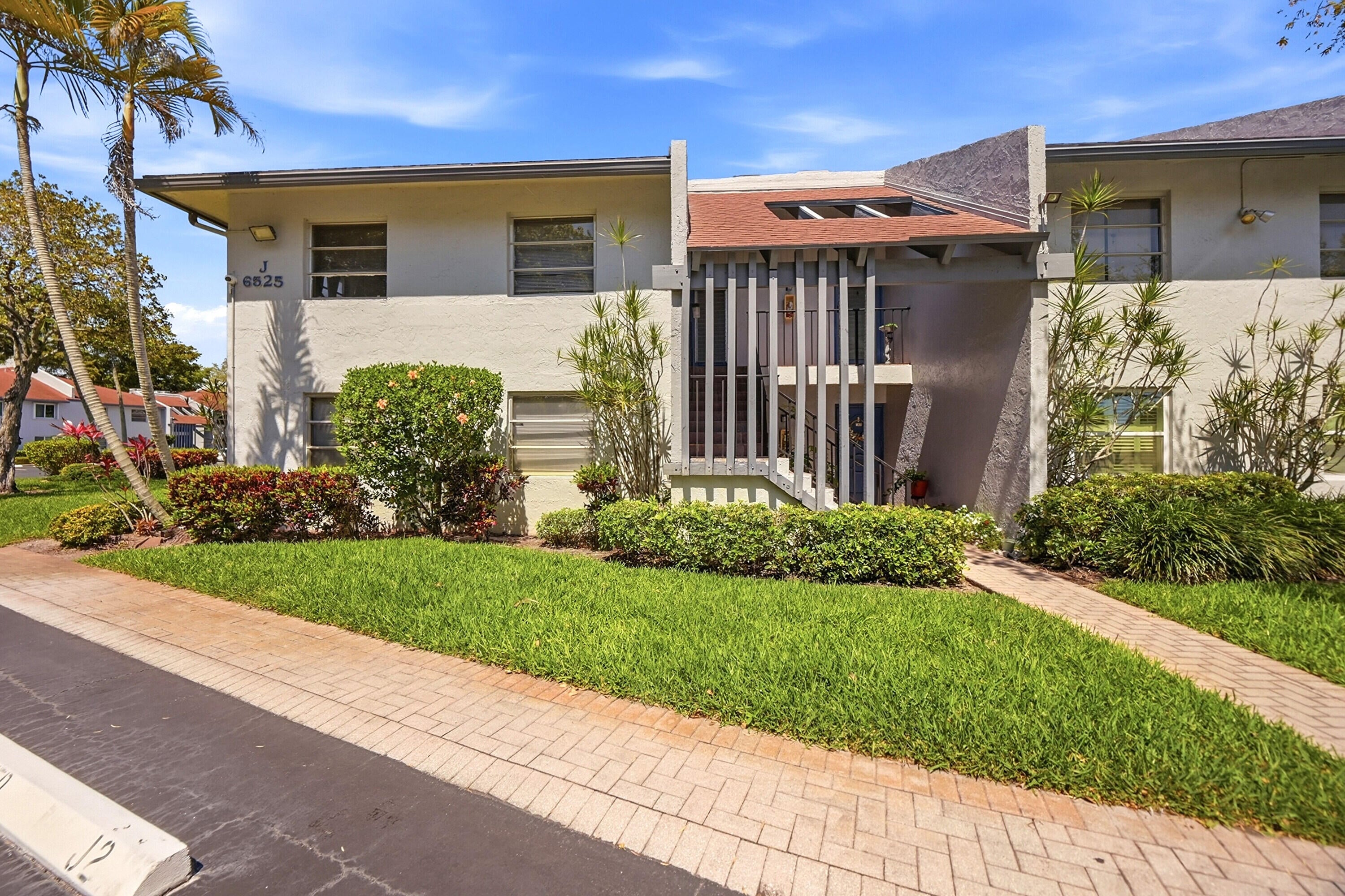 2BR – Condominium at 6525 S Oriole Boulevard